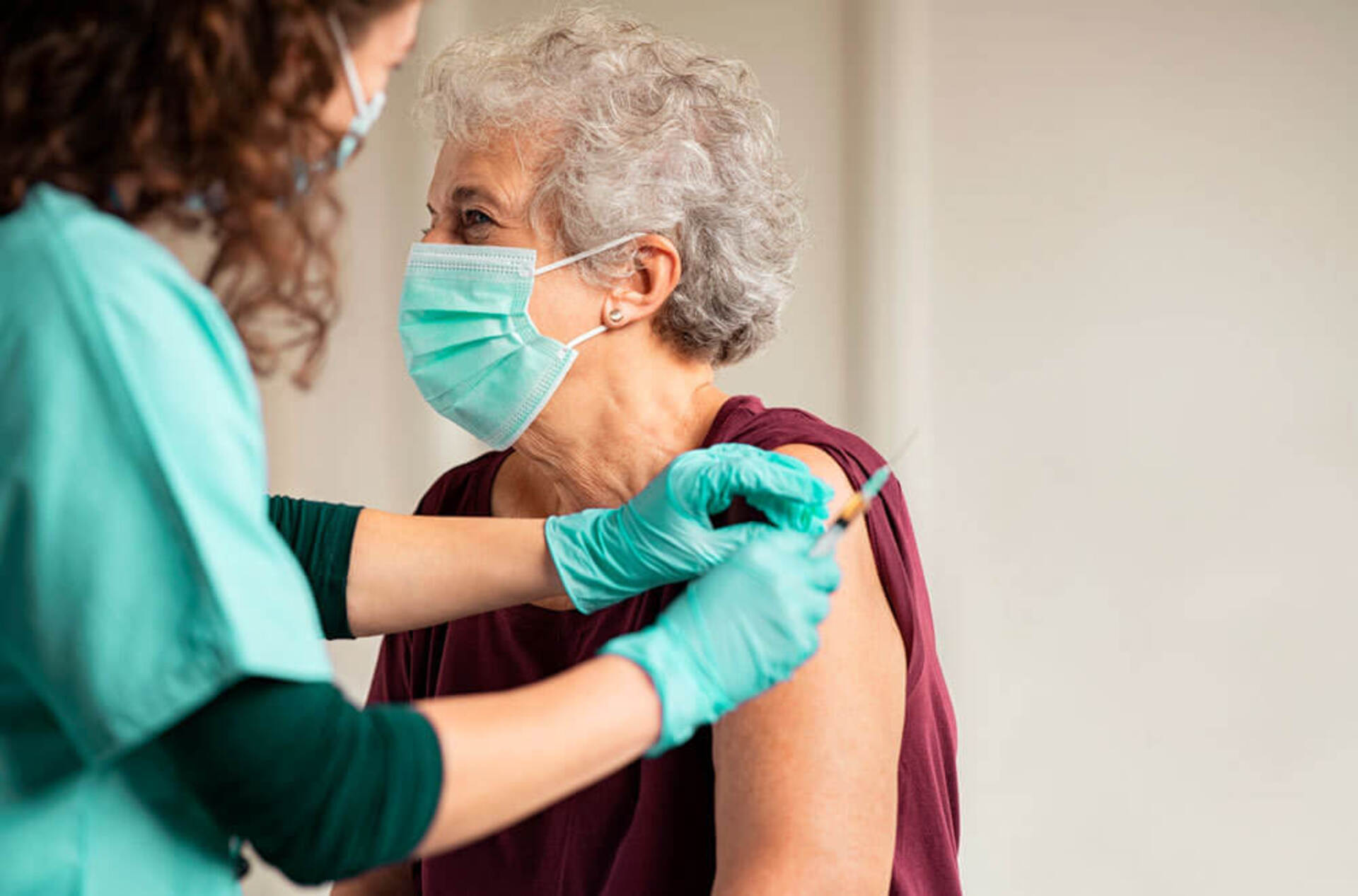 O município já iniciou a vacinação bivalente contra a Covid-19 para pessoas com 70 anos ou mais.
