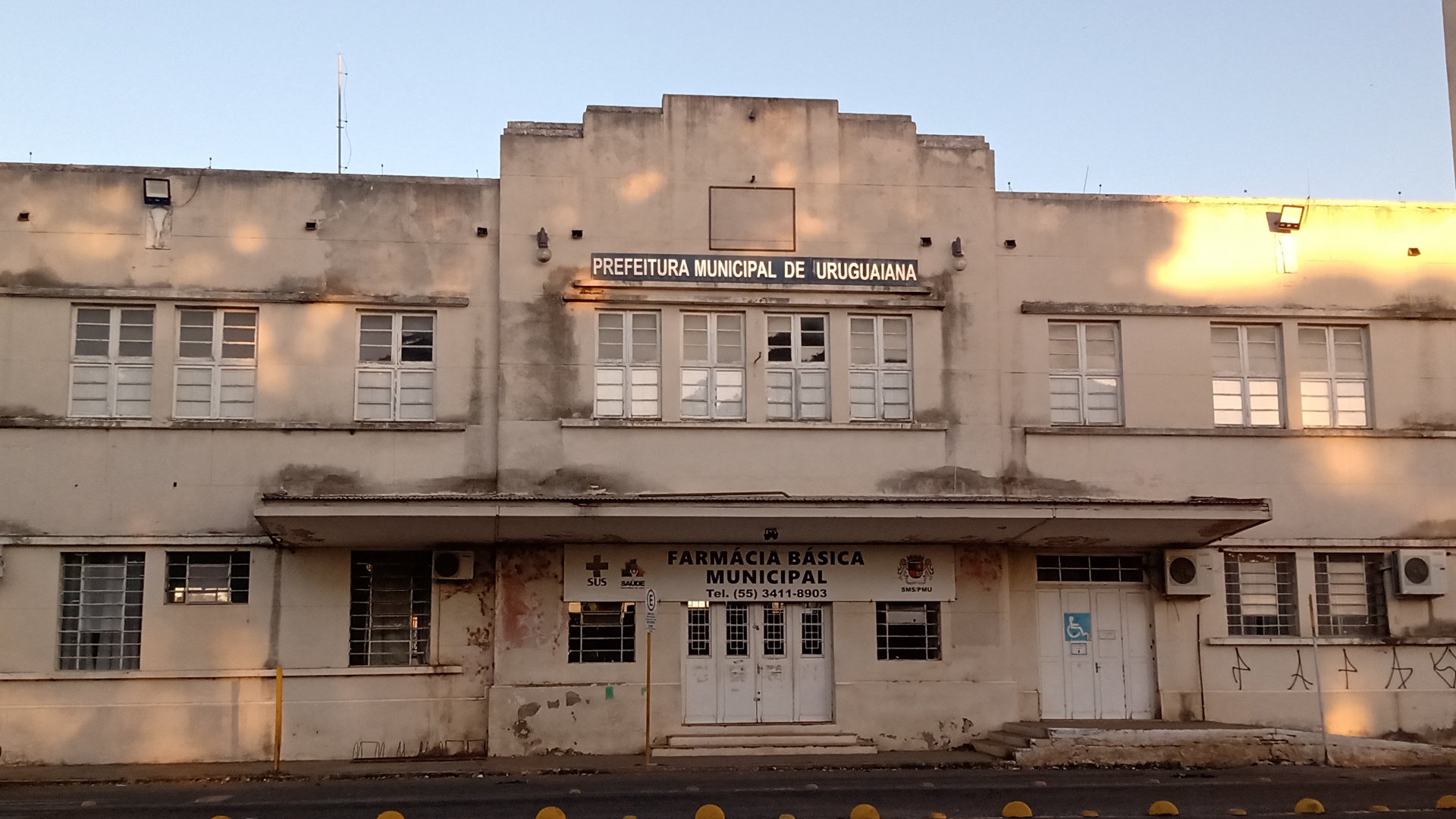 A Farmácia Básica Municipal fica localizada no prédio da Antiga Estação Férrea.