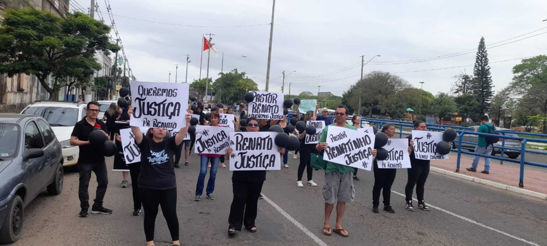 A caminhada iniciou no Parque Dom Pedro II e encerrou em frente à Praça Argentina