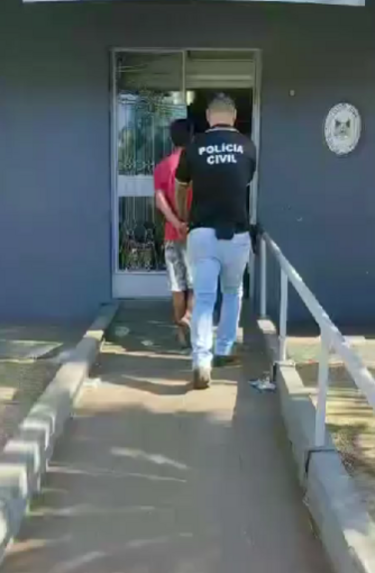 Com isso, desde já a Polícia Civil iniciou a investigação, e após várias diligências o suspeito foi identificado