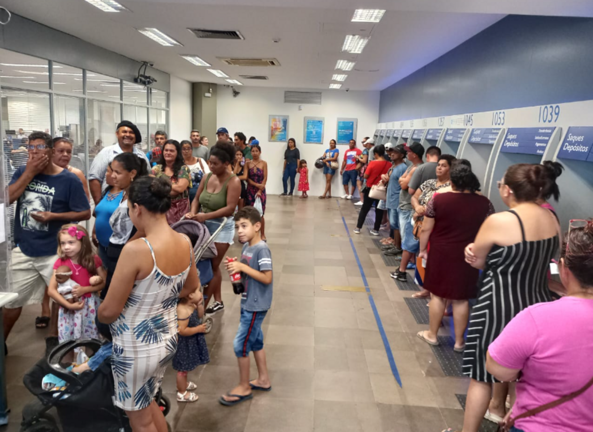 Na manhã de sexta-feira, o movimento era enorme da CEF