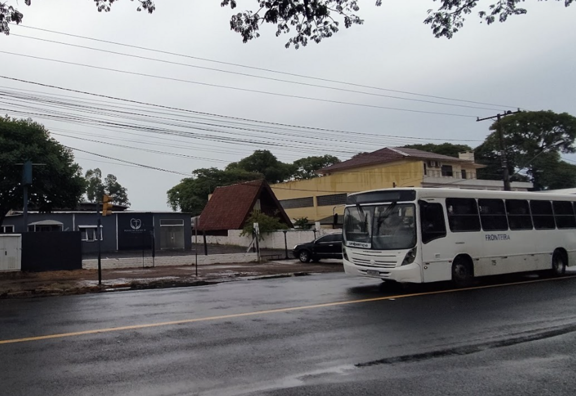 O transporte público atende todo o município.