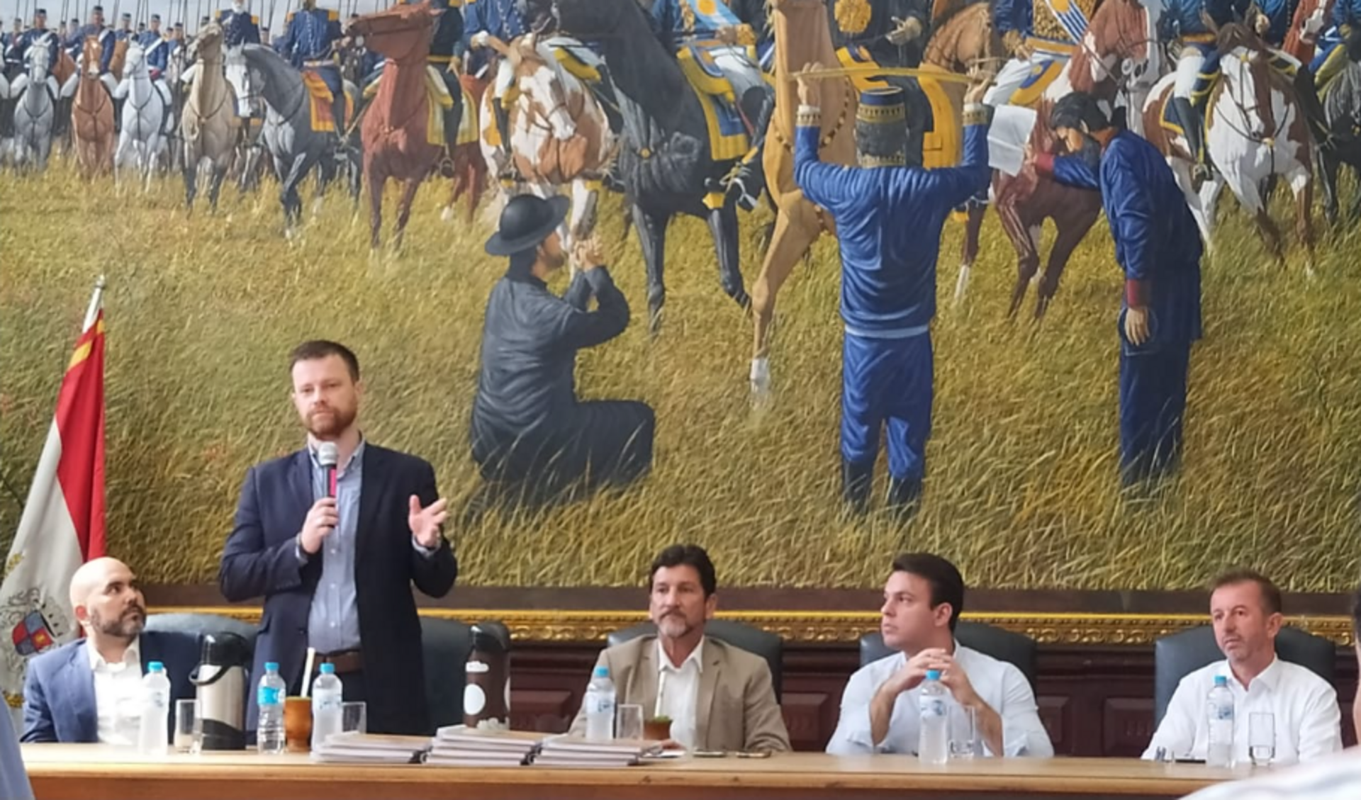 Prefeito Ronnie recebeu os demais colegas no salão nobre.