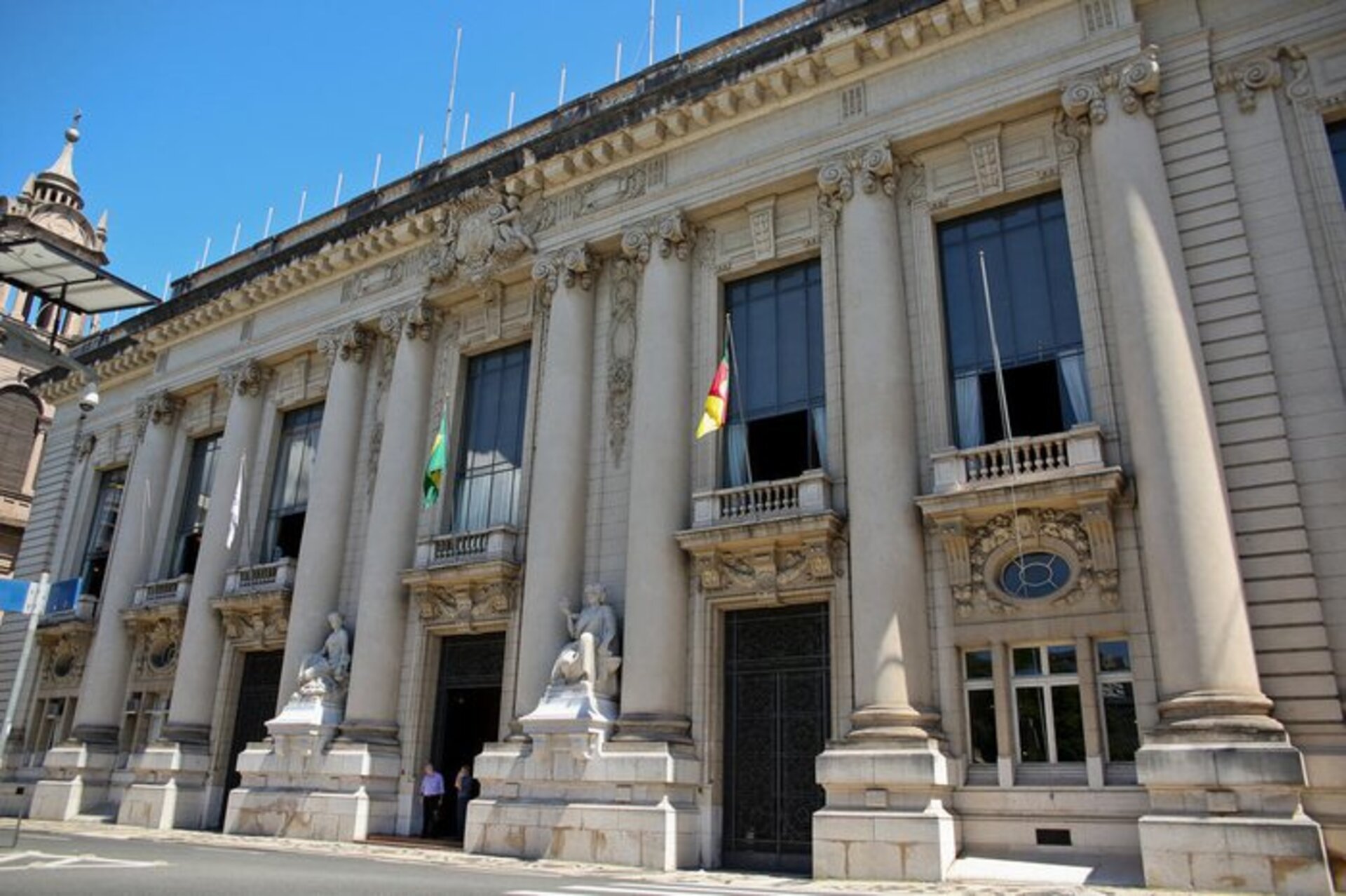 Crescimento da dívida é explicado sobretudo pela taxa básica de juros