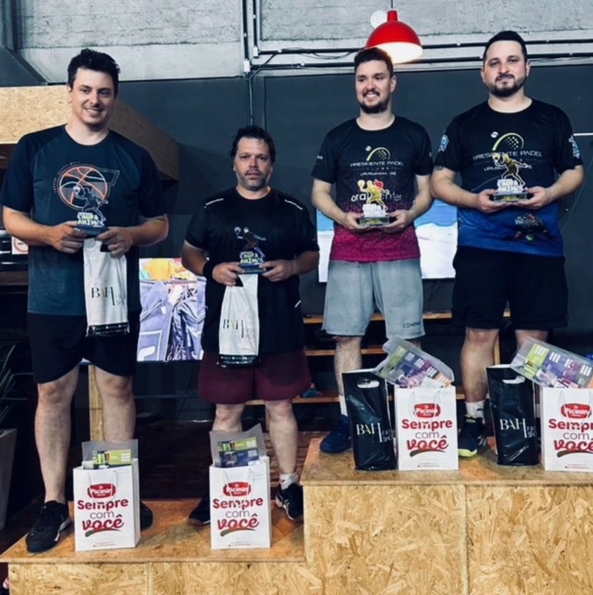 Além de troféus para 1o. e 2os.lugares, a competição ainda distribuiu diversos brindes aos participantes