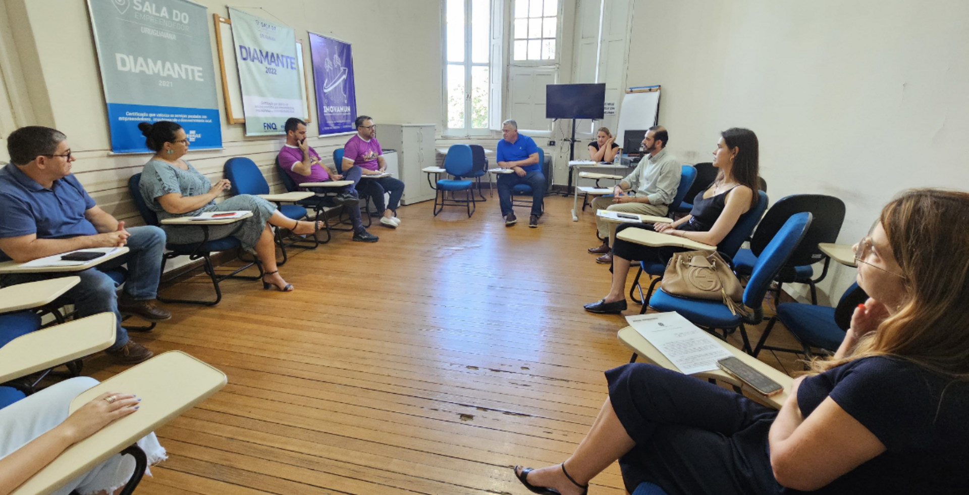 Representantes do MP, AG, Procon e Comissão de Carnaval em reunião
