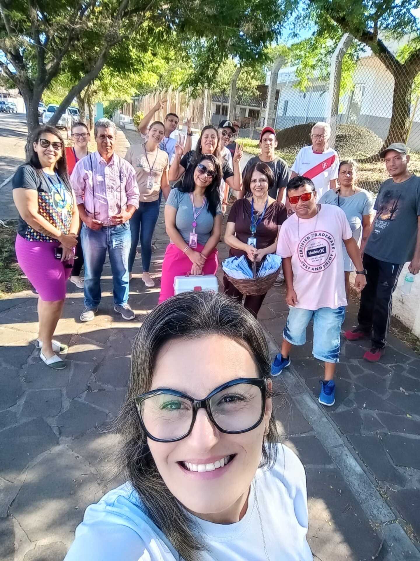 A equipe do Caps panfletou para a população.