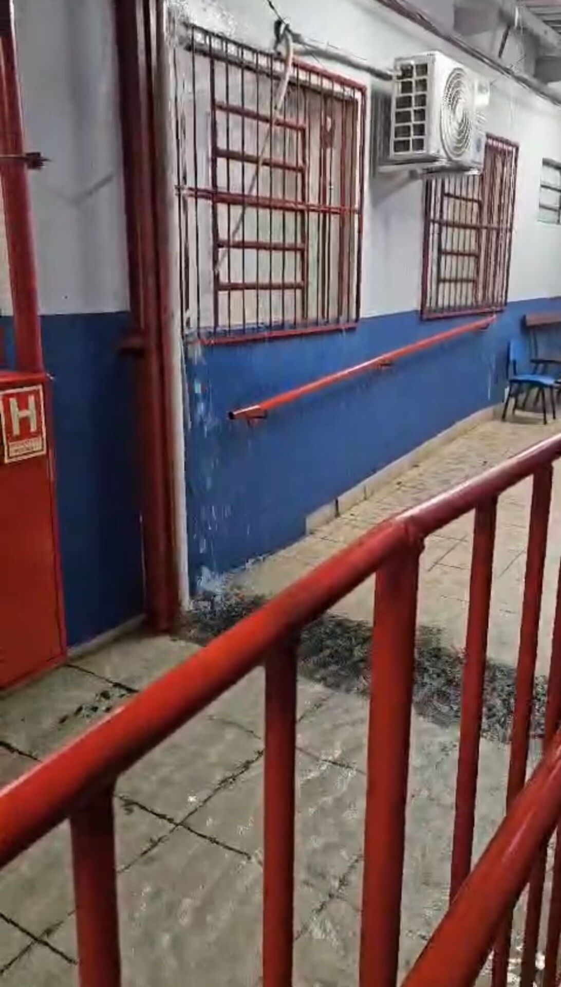 A escola está localizada no bairro Centro