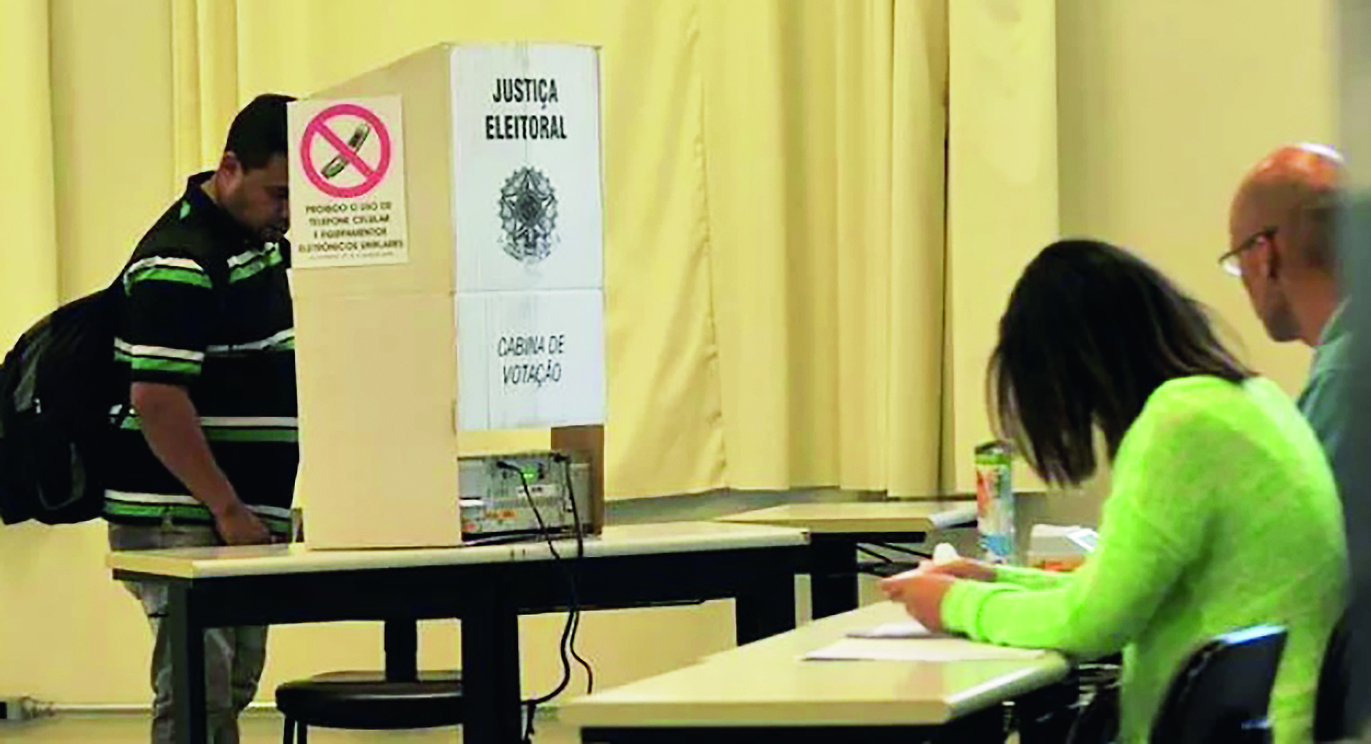 O presidente da mesa receptora e o juiz eleitoral serão os responsáveis pelos trabalhos eleitorais