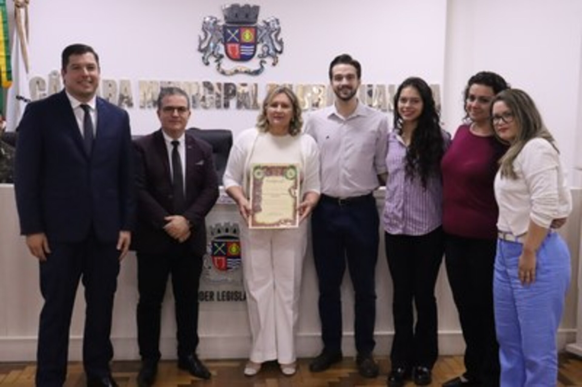 A esposa Emilia e o filho de Olavo Bellegamba Petrus, receberam a homenagem