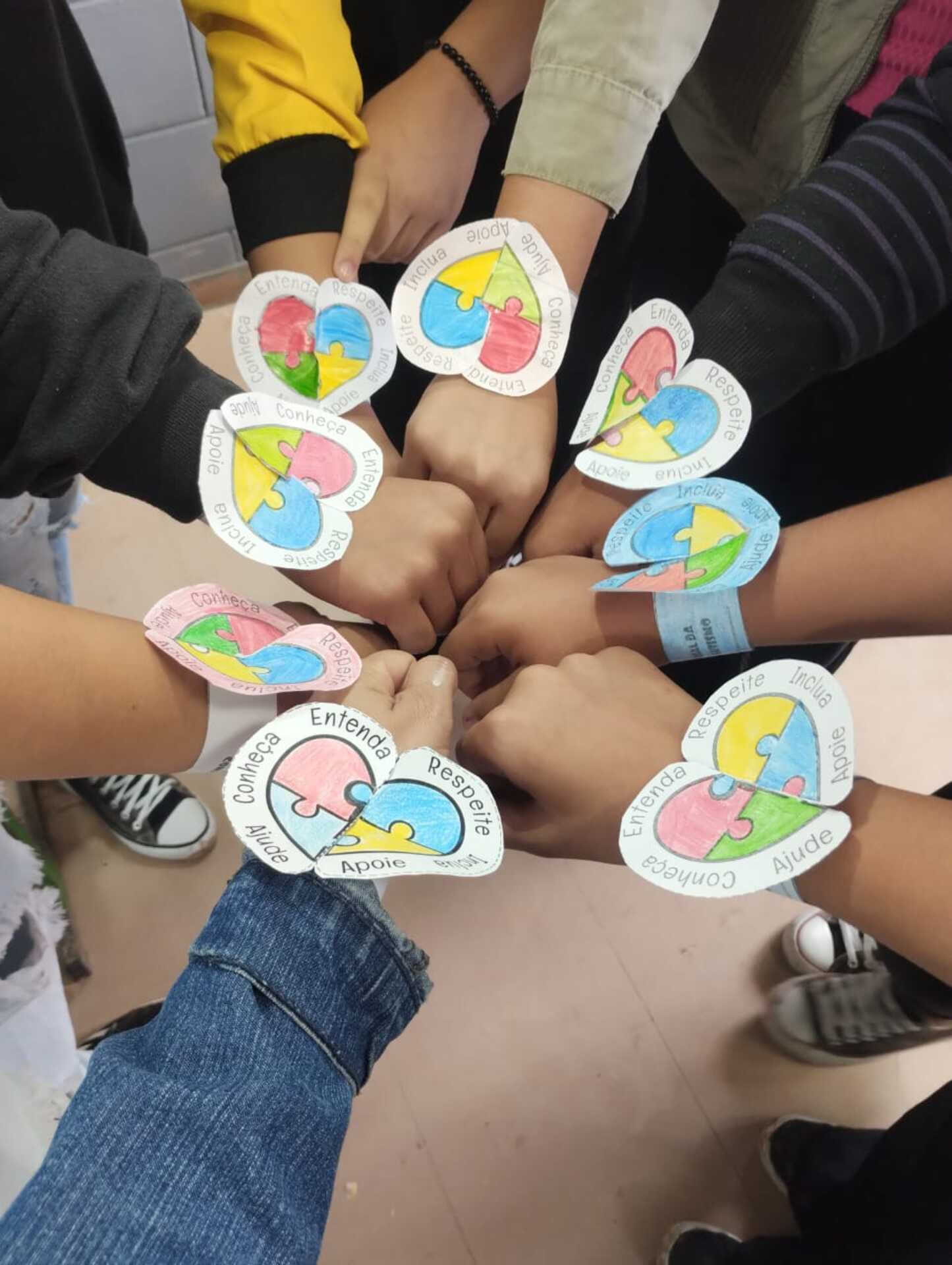 Trabalho realizado na Emef Elvira Ceratti no dia 2 de abril - Dia Mundial de Conscientização do Autismo