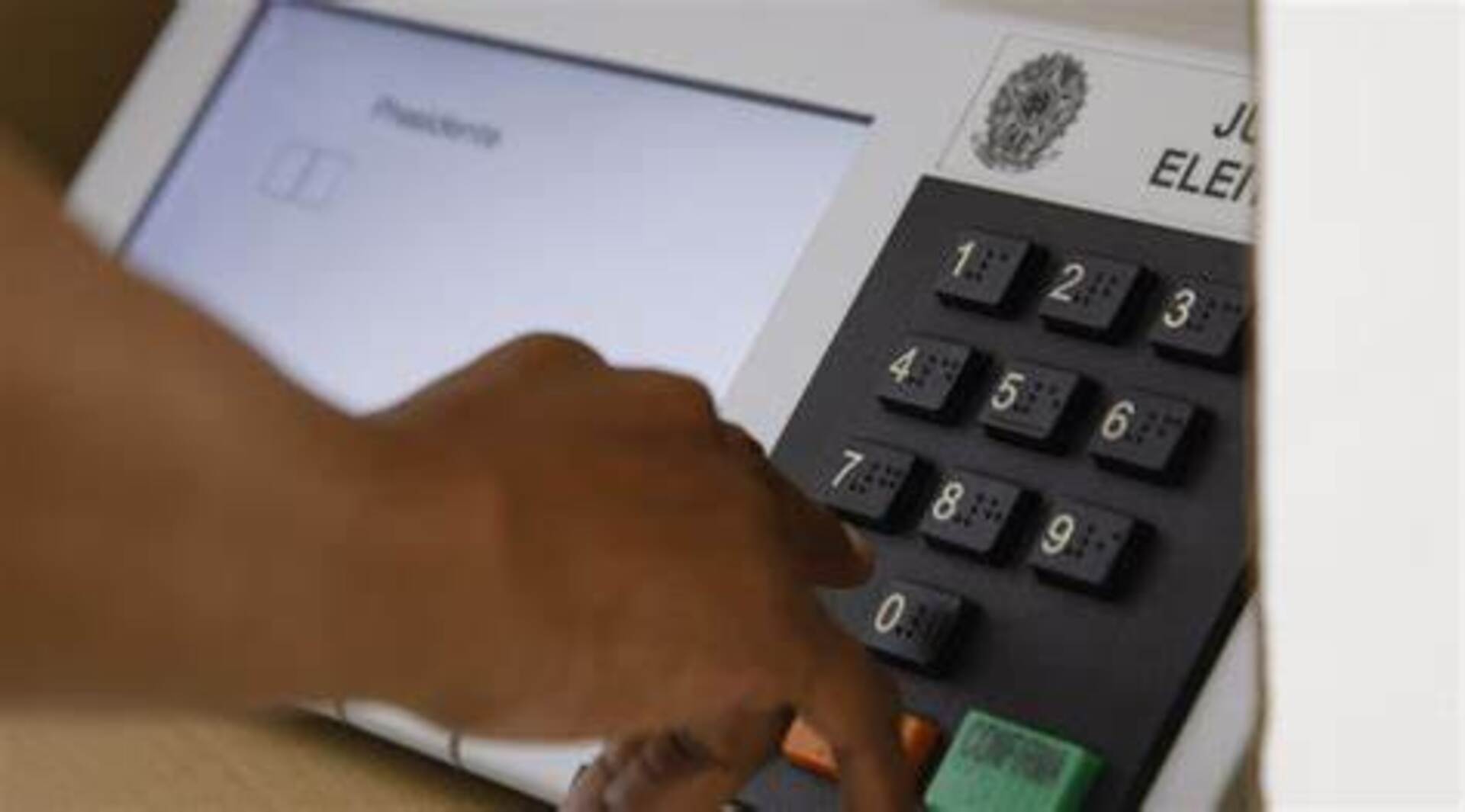 43 - Estão aptos a votar nas eleições deste ano todos que tenham completado 16 anos até 6 de outubro