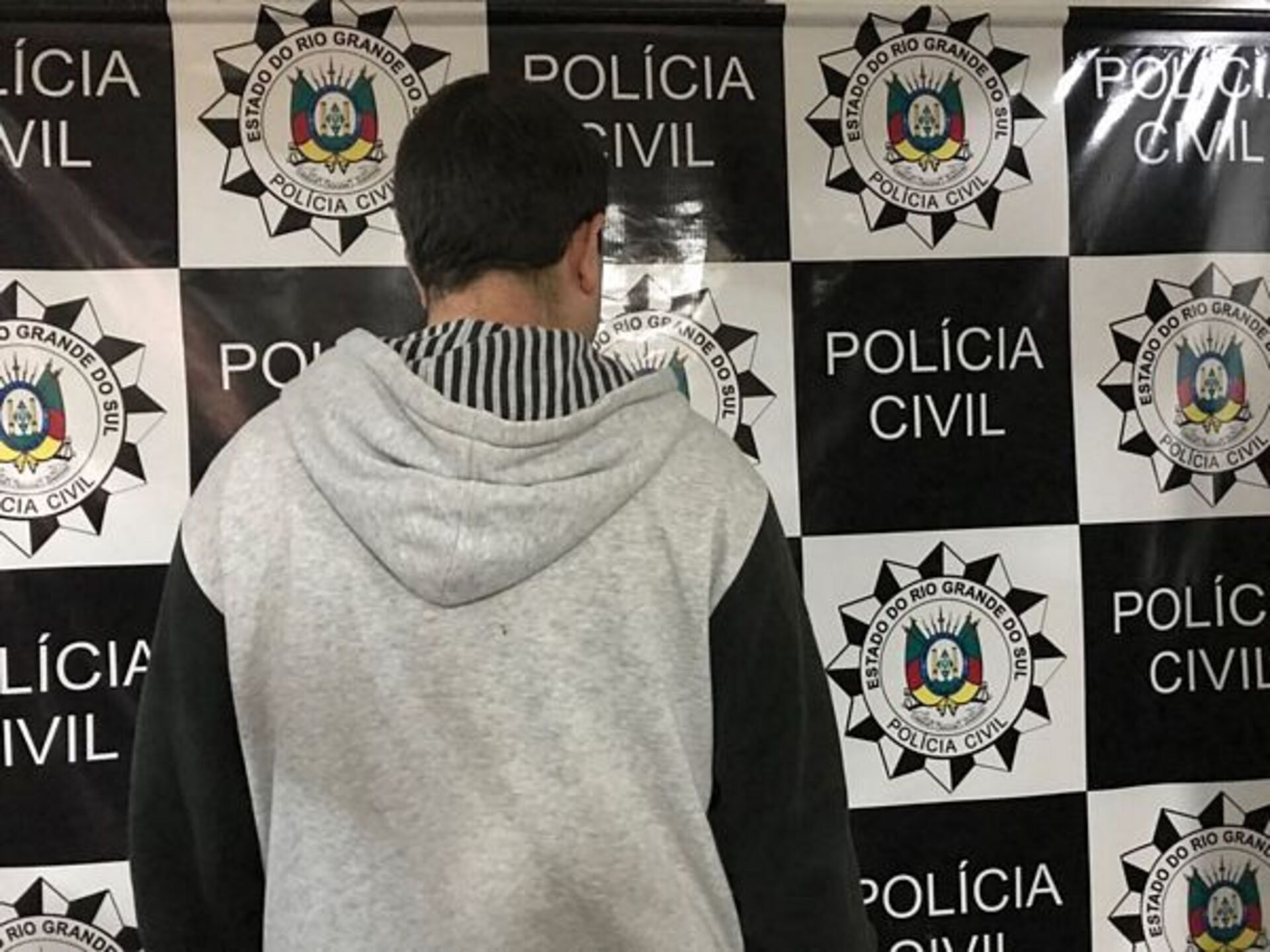 Com o aumento no nível do rio Uruguai, parte da estrada estadual ficou inundada