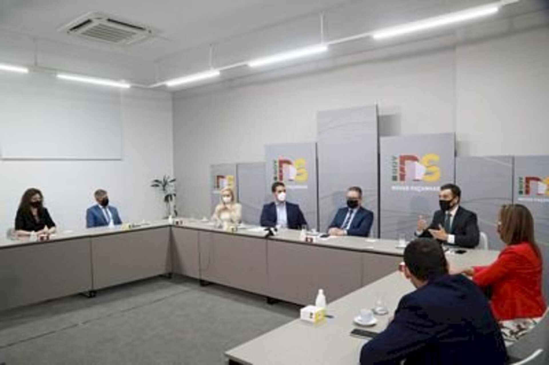 O prefeito Ronnie Mello participou das ações.
