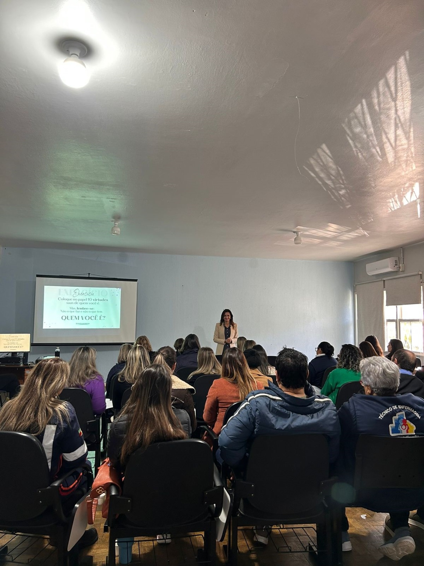 A palestra foi ministrada por Elaine Padovan.