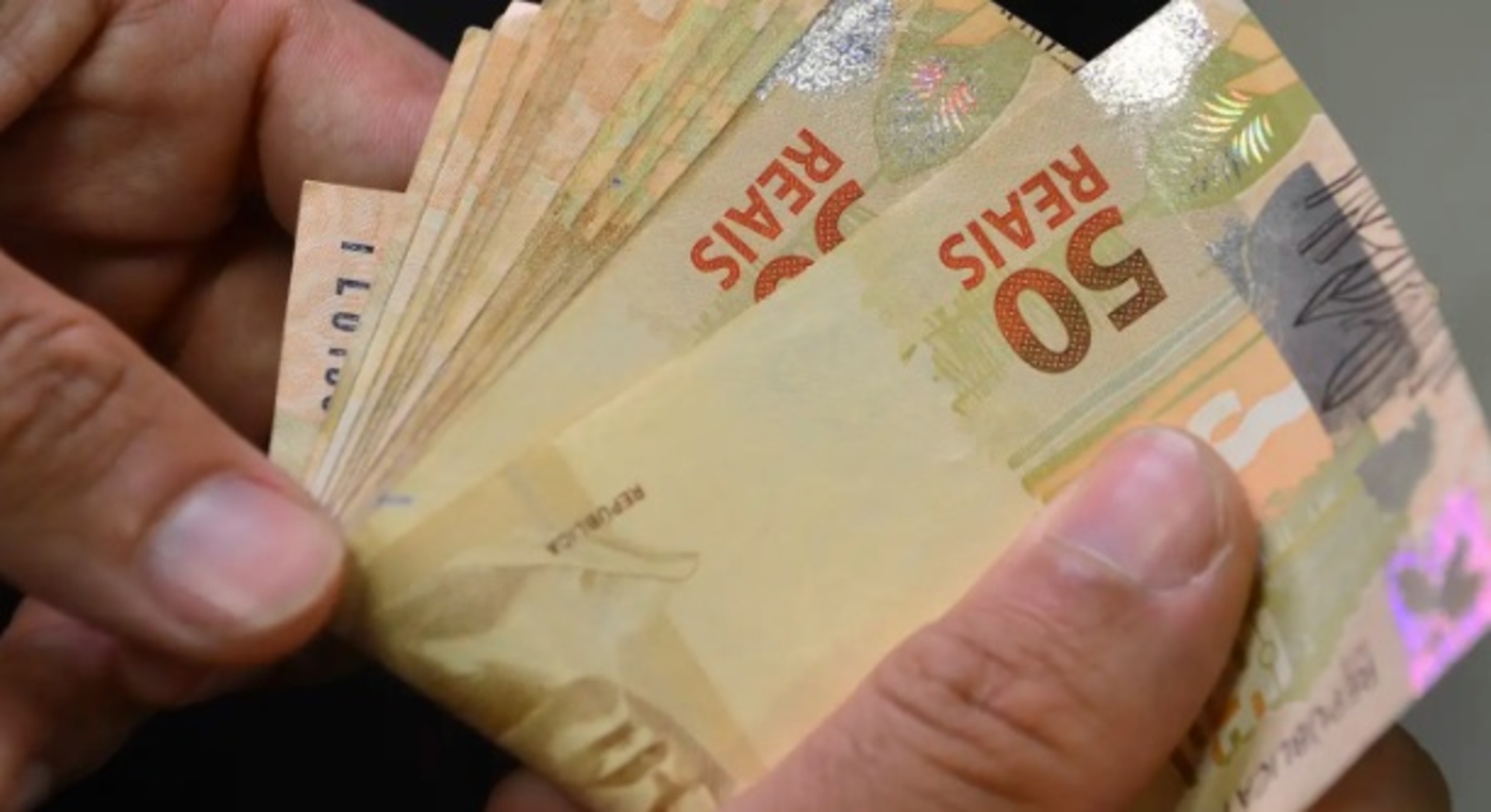43 - O Estado também fará a antecipação do 13º salário até 15 de junho