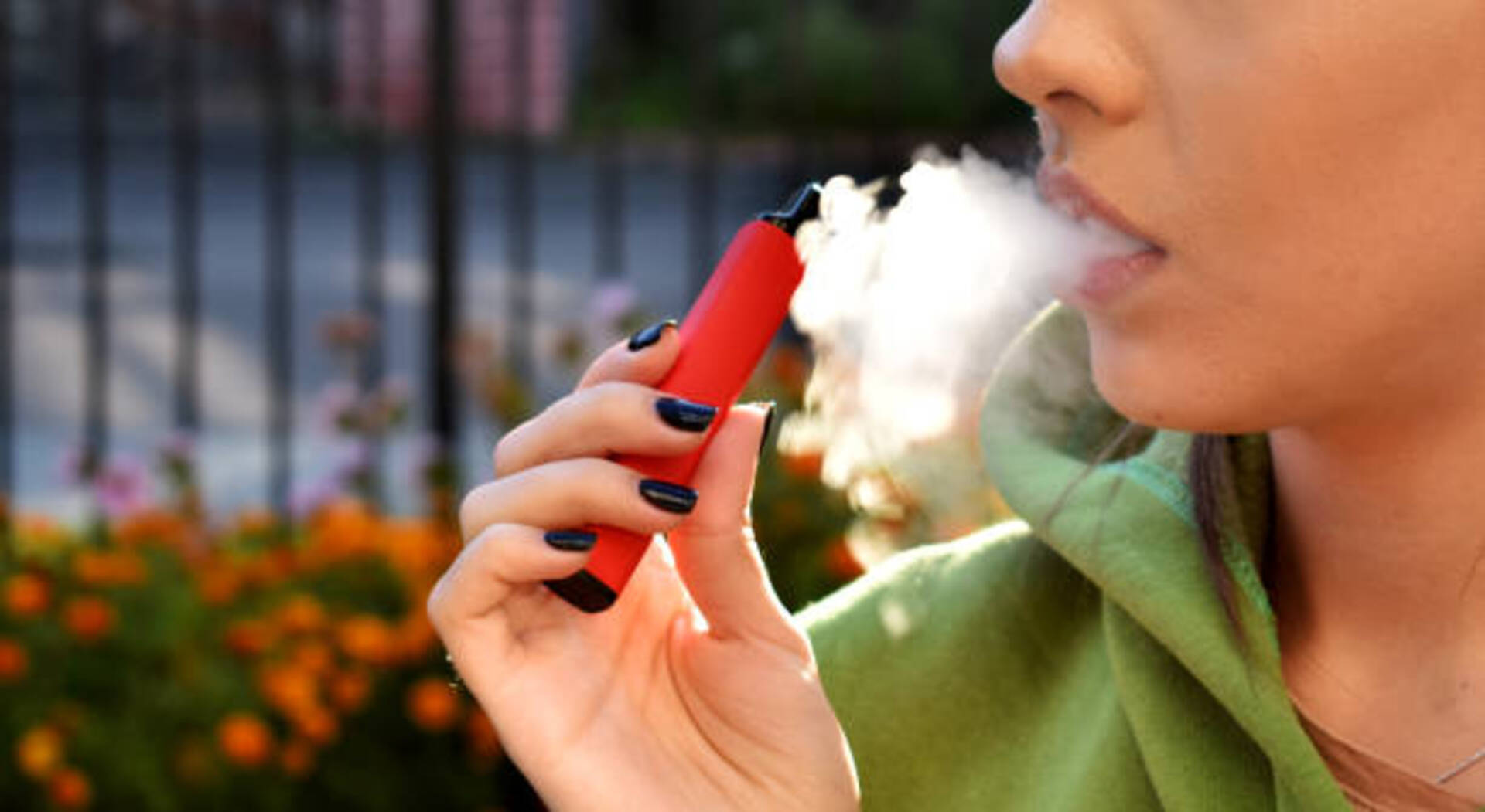 71 – A comercialização dos cigarros eletrônicos é proibida no país.