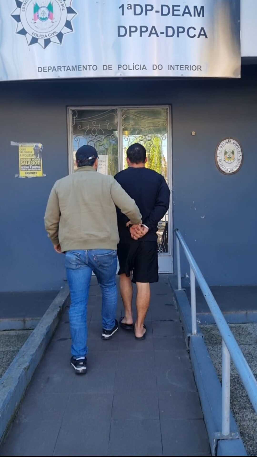Homem preso por extorsão