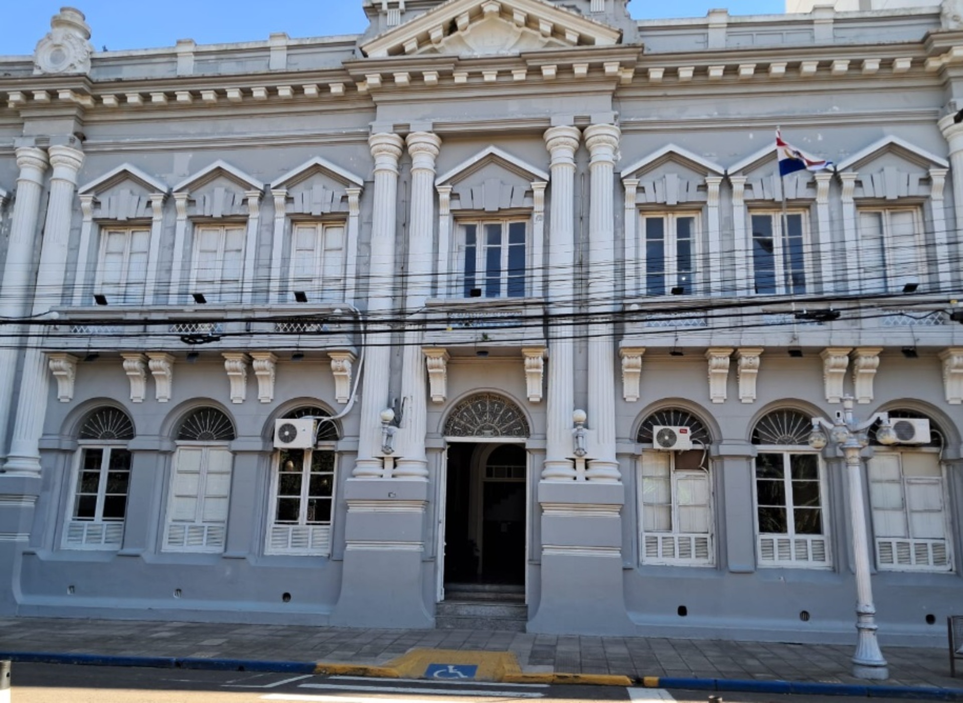 42 – Há três níveis de intensidade e cada um prevê um tipo de ajuda financeira e humanitária