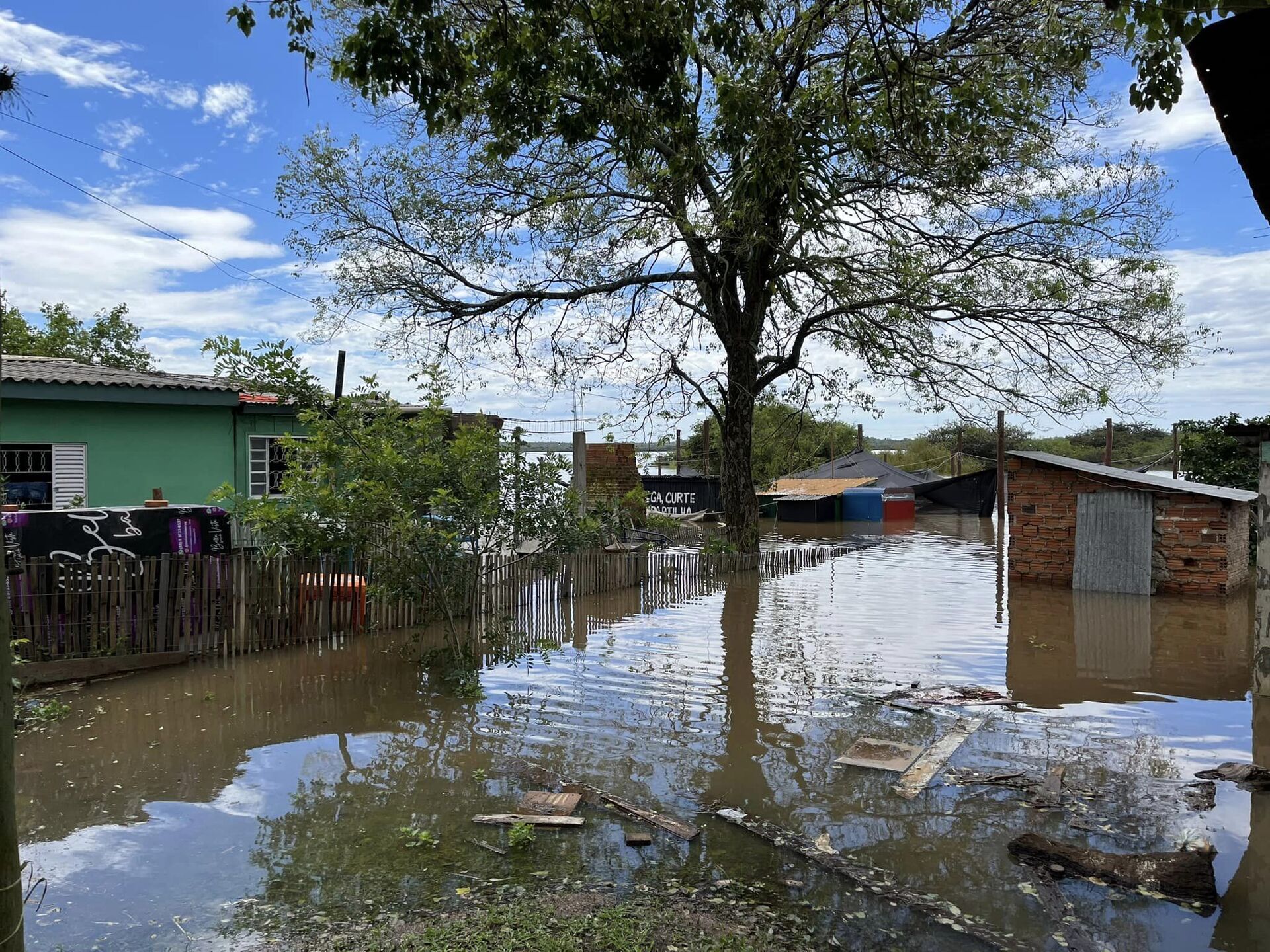 - Das cidades aptas a fazerem o registro das famílias atingidas pela cheia, 161 não encaminharam dados