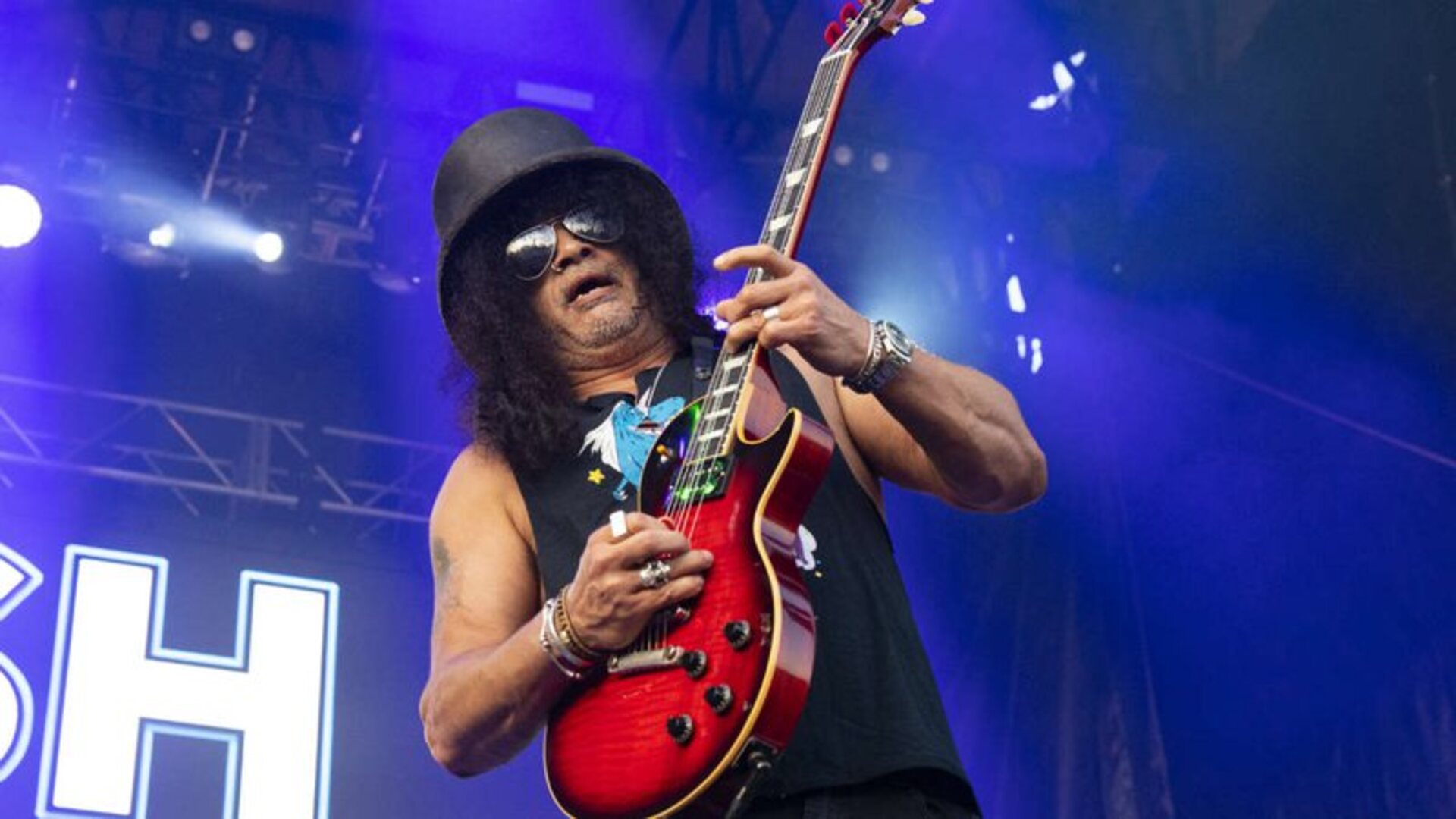 -Guitarrista confirmou em entrevista que banda lendária será sua prioridade no próximo ano