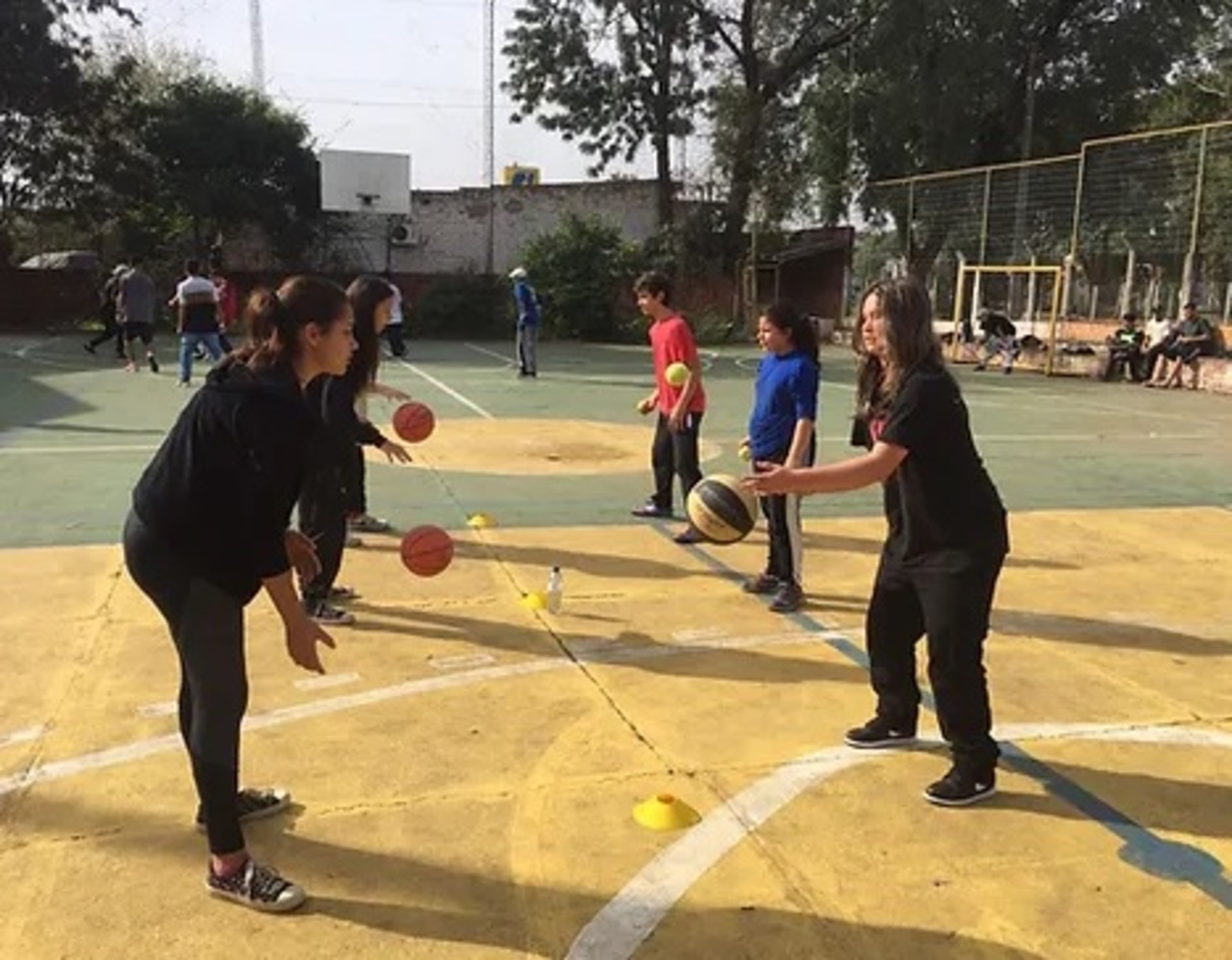 - Os alunos têm de nove a 17 anos.