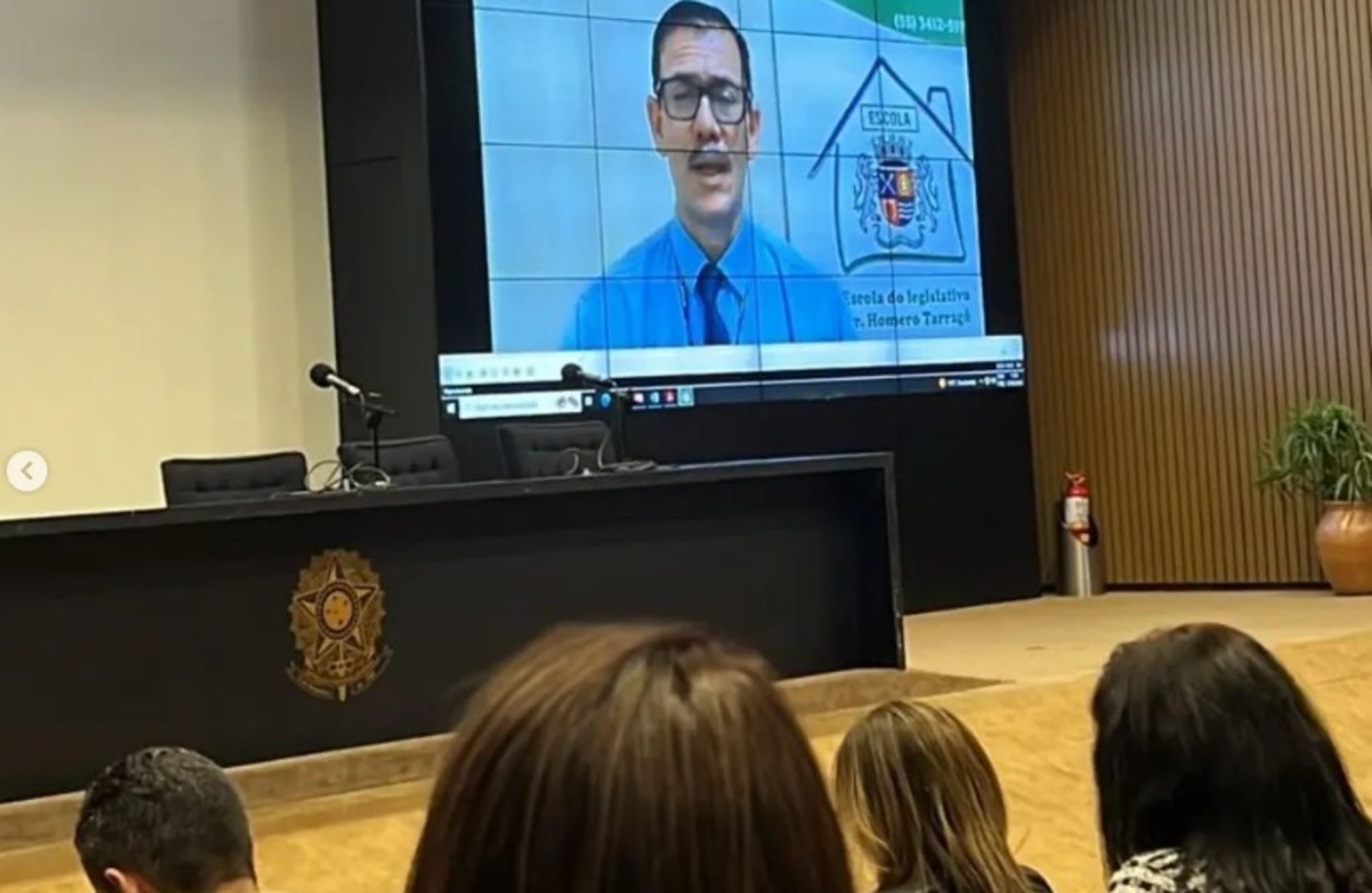 - No espaço da tribuna, o diretor da Escola de Uruguaiana, Ricardo Simas, salientou que a conquista é o reconhecimento do compromisso de todos