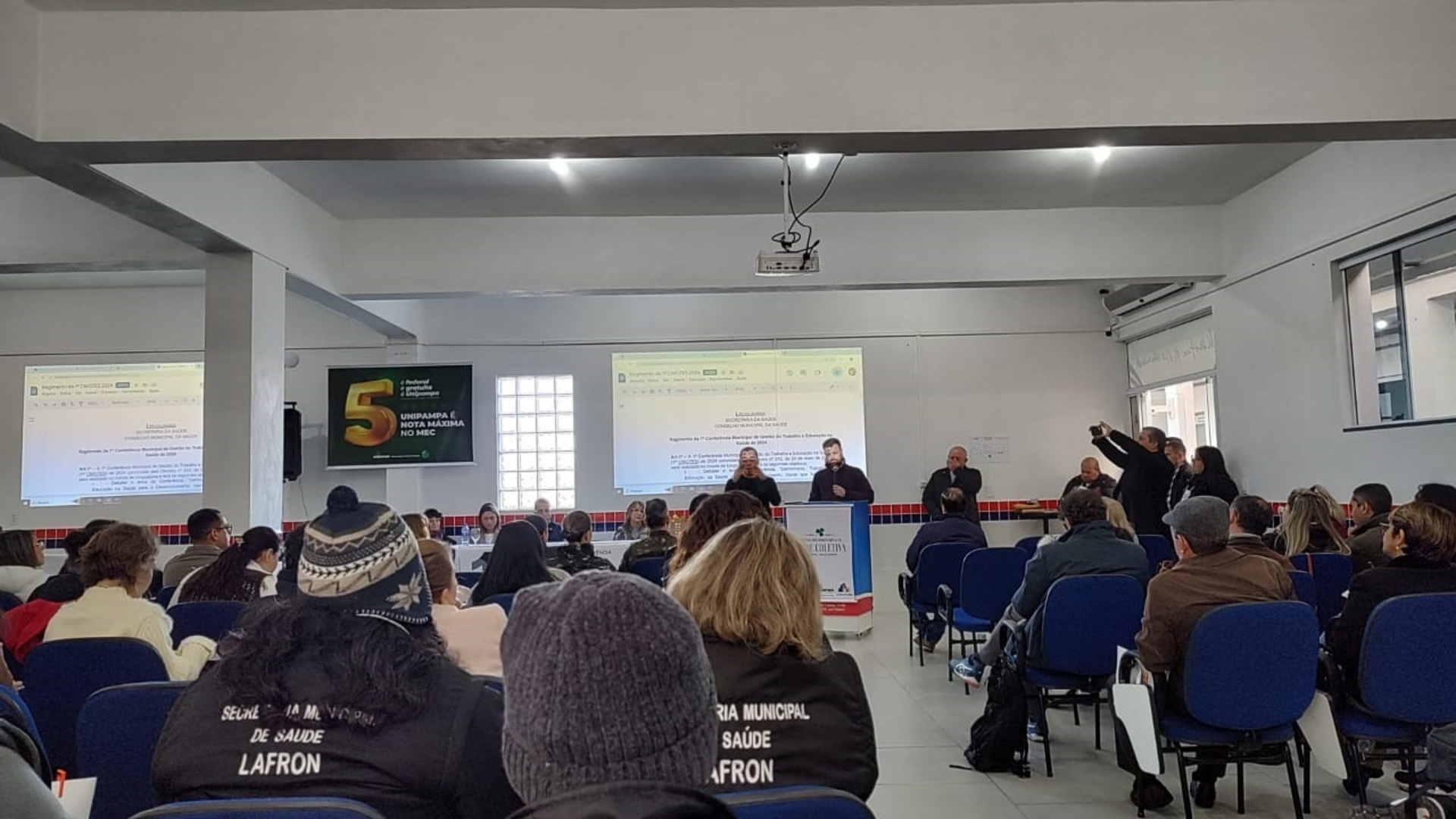 – O evento contou com a presença de autoridades locais.