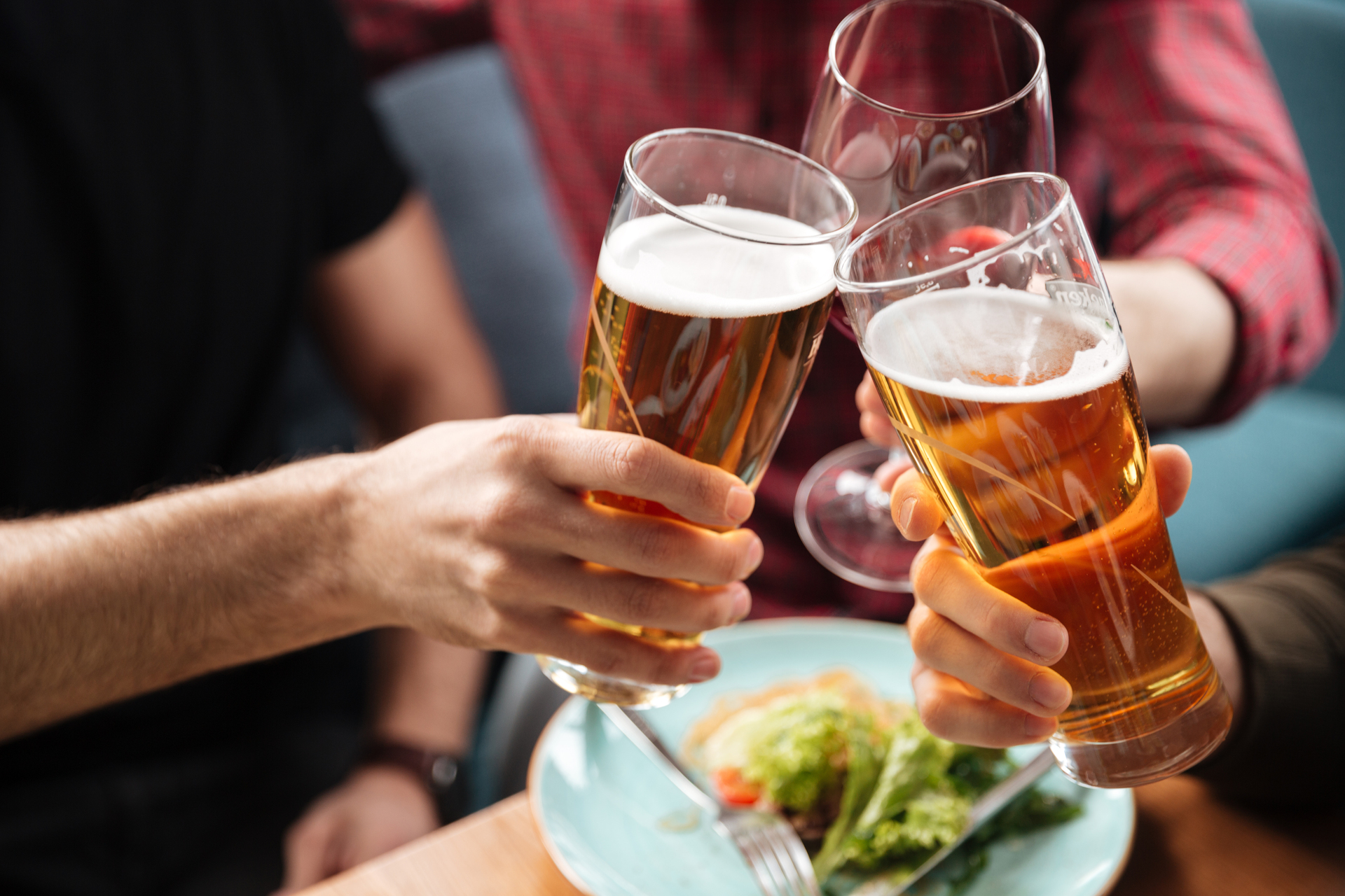 A Europa lidera em consumo per capita de álcool, seguida pelas Américas.