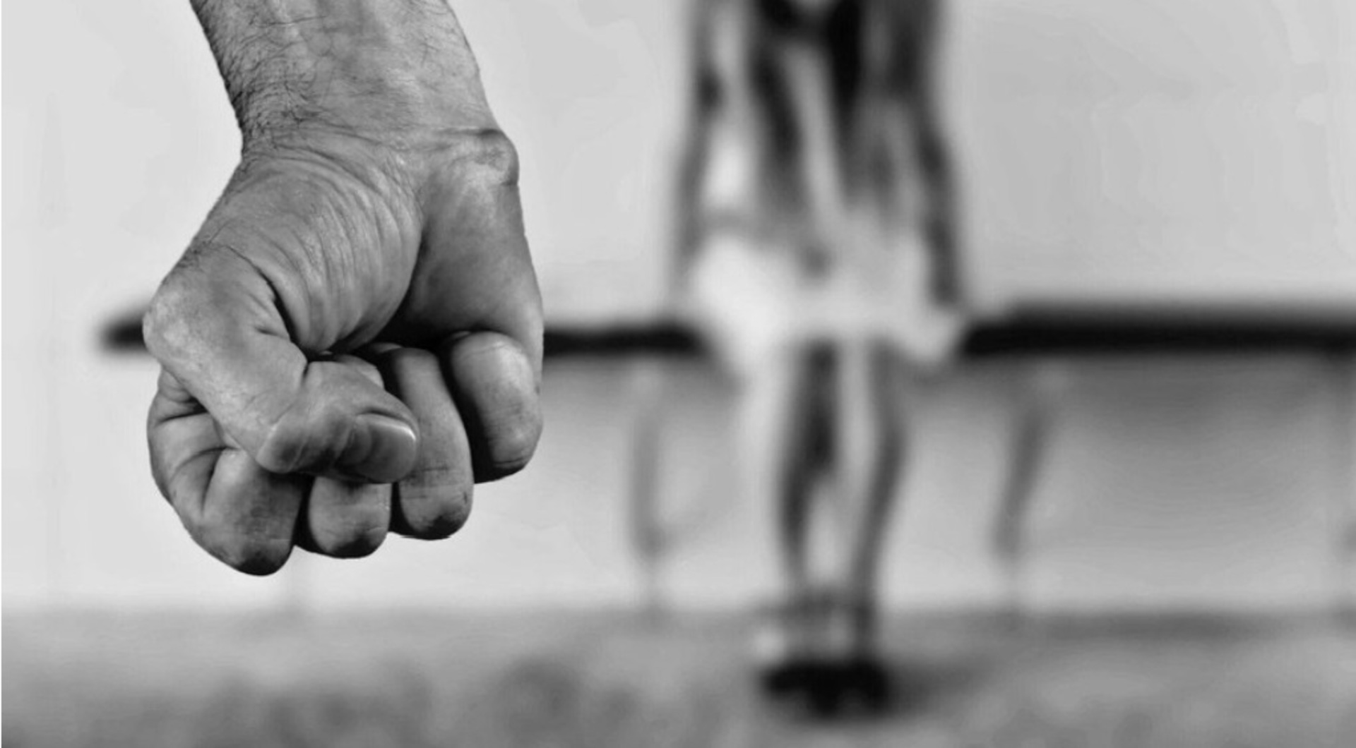 - O projeto de lei que permite ao delegado de polícia determinar o afastamento imediato do agressor de mulher do lar