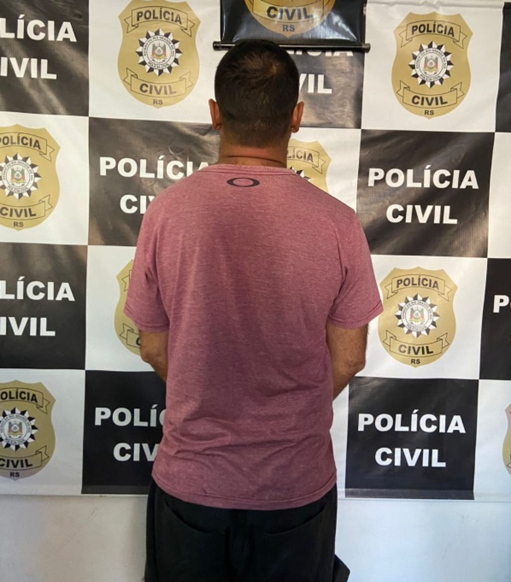 – Ele se apresentou na Delegacia de Polícia acompanhado de seus advogados