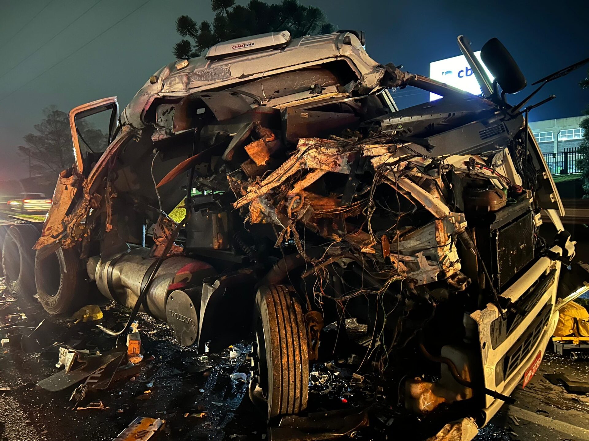 - O condutor do veículo com placas de Uruguaiana foi encaminhado para atendimento médico