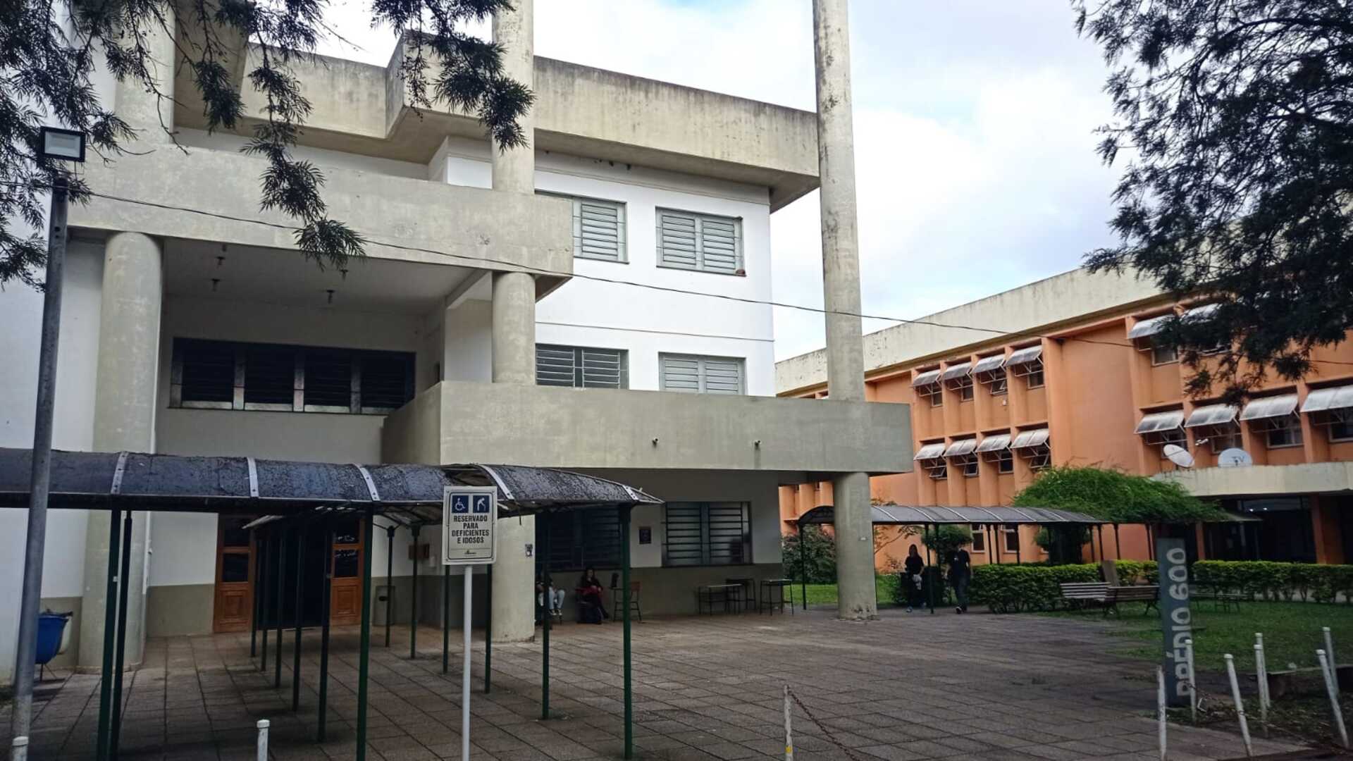 – Os prédios 600 e 700 serão reformados.