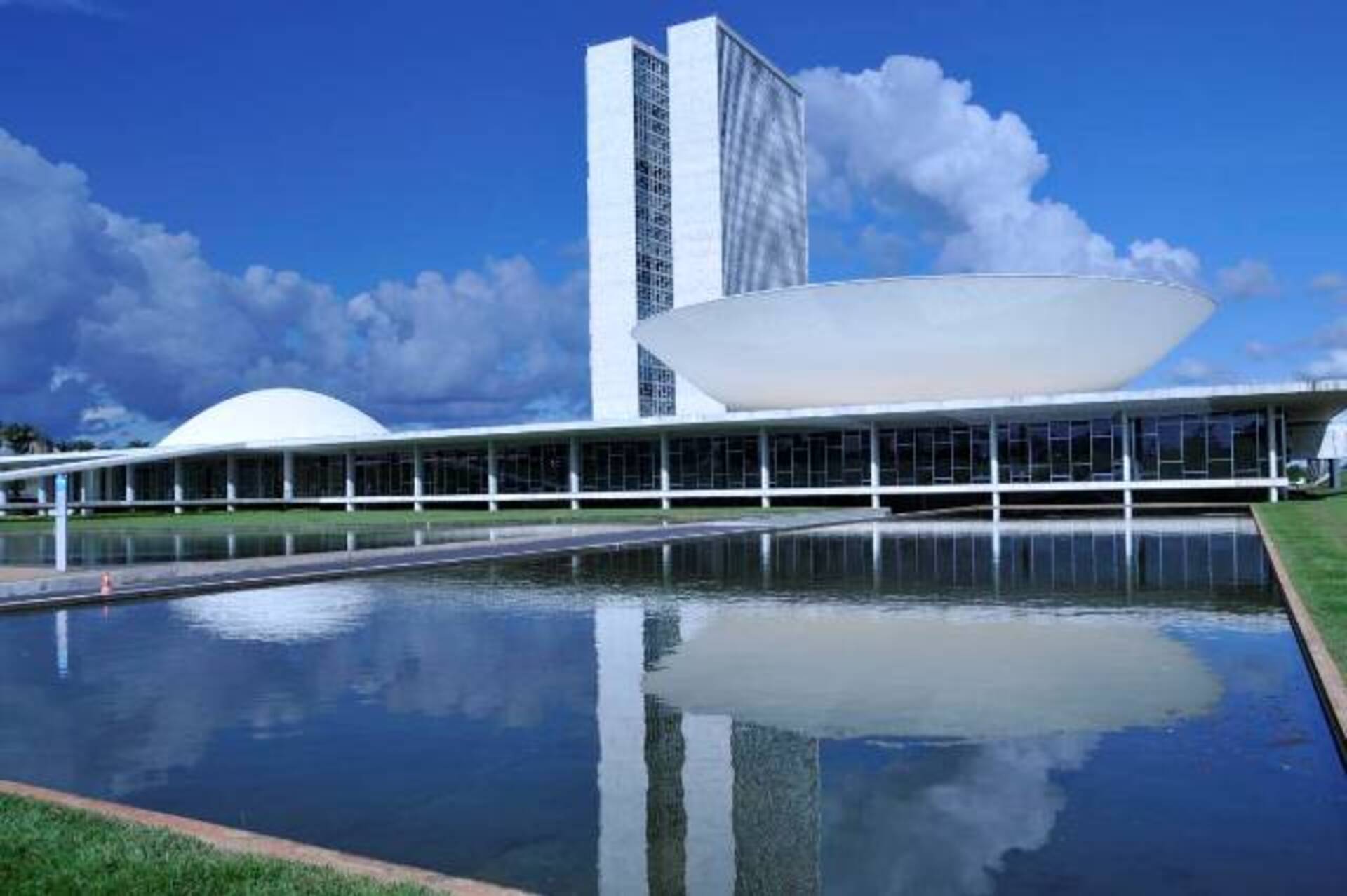 – A medida visa proporcionar fôlego aos setores.
