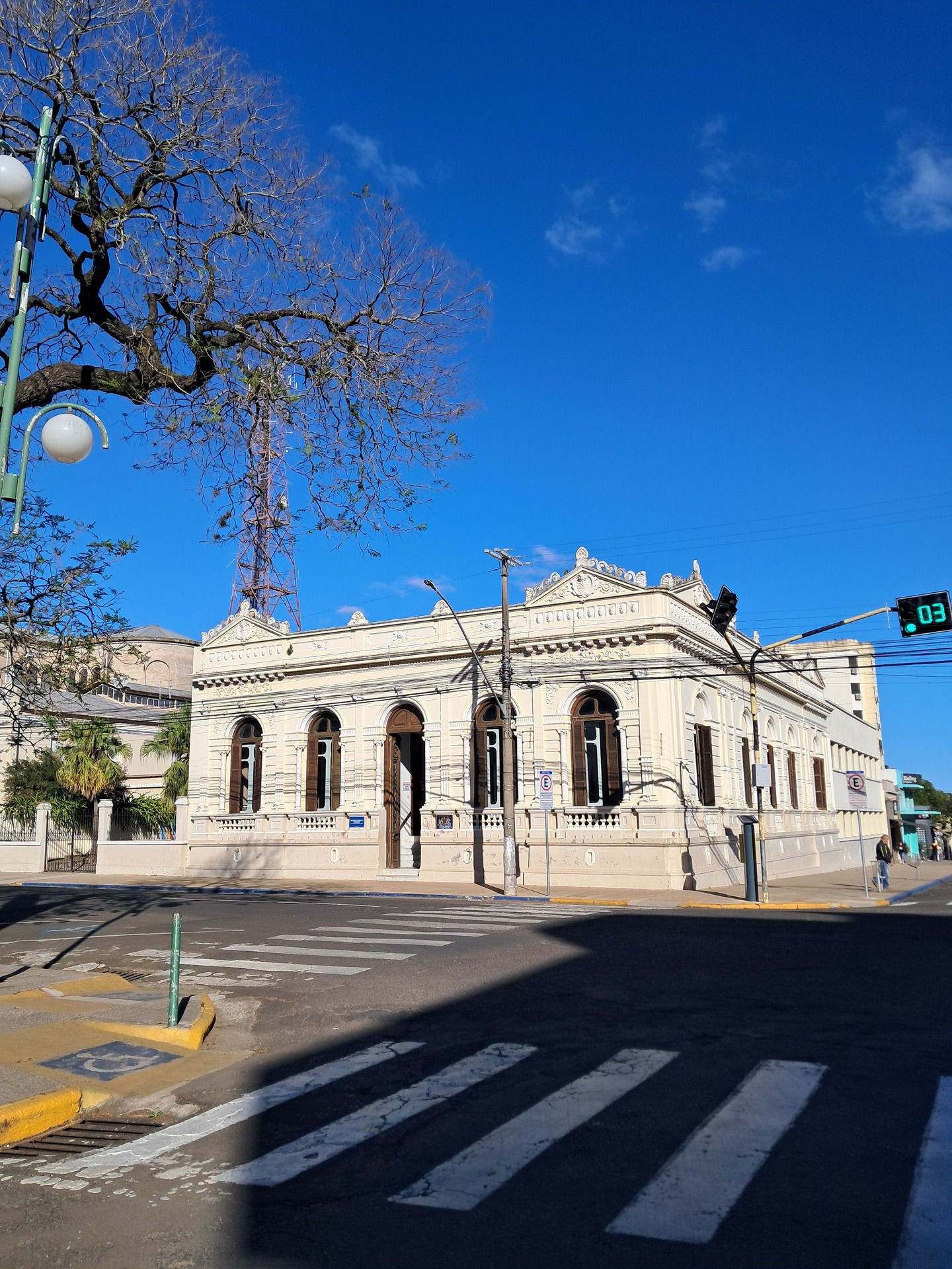 O evento ocorre na Biblioteca Municipal.