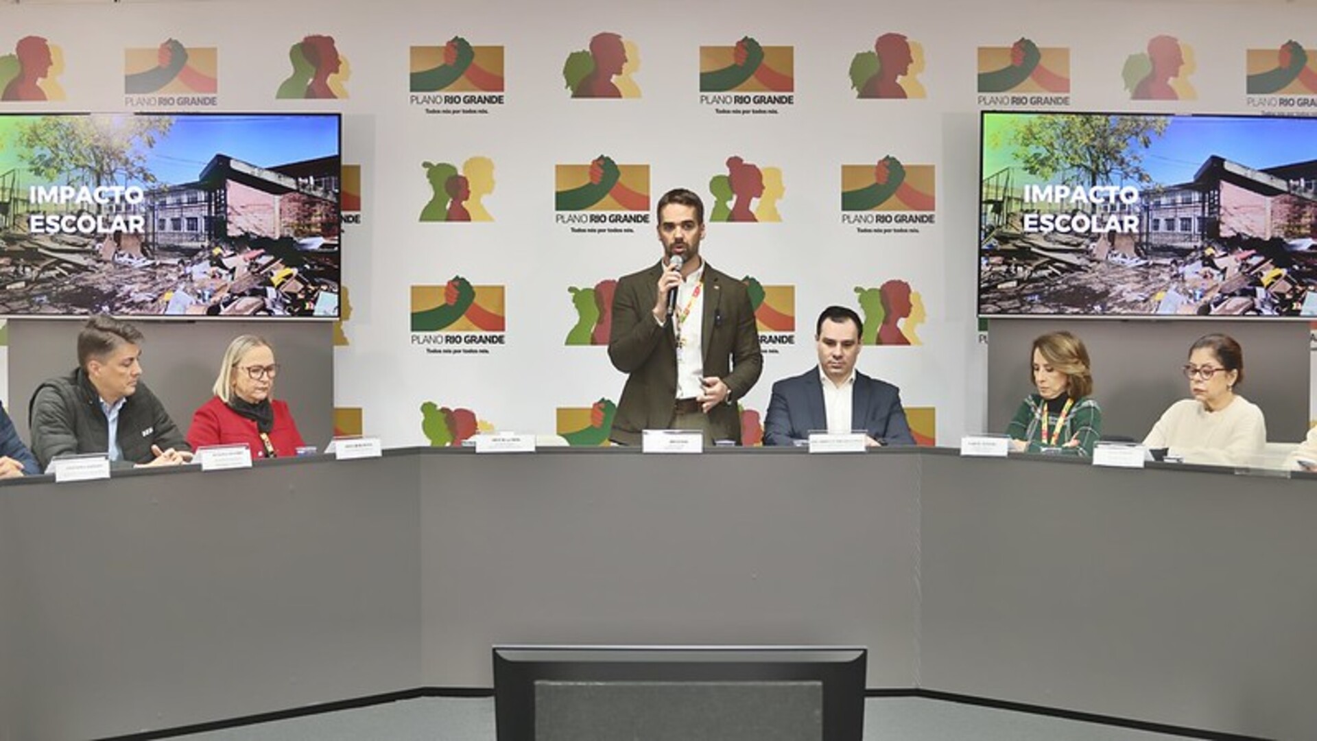 – O governo considera transferir parte do conteúdo para 2025.