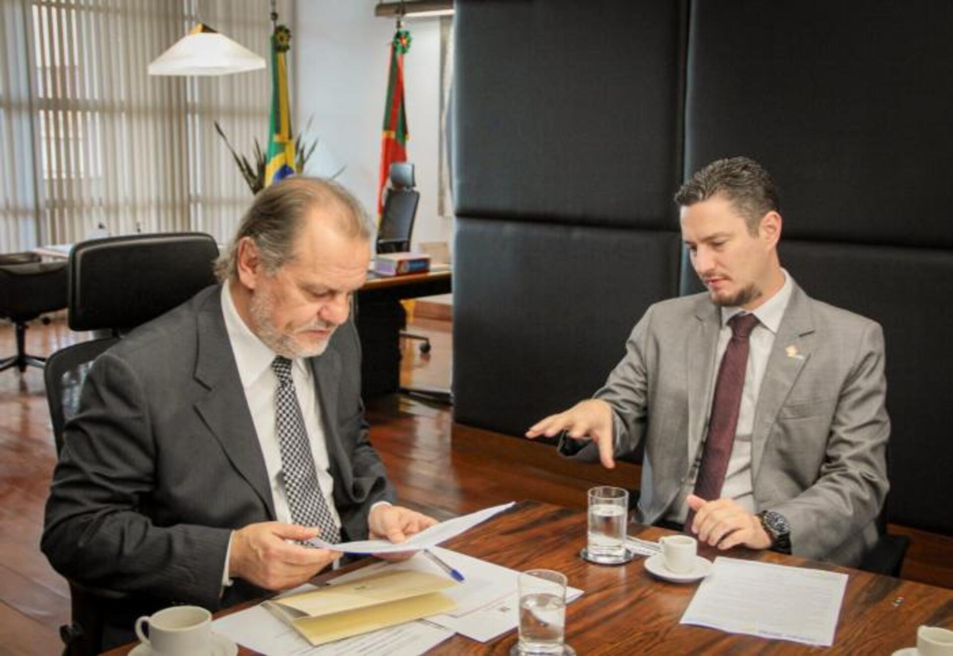 - O objetivo da reunião, marcada pela Famurs foi dialogar acerca dos prazos para pagamento de precatórios