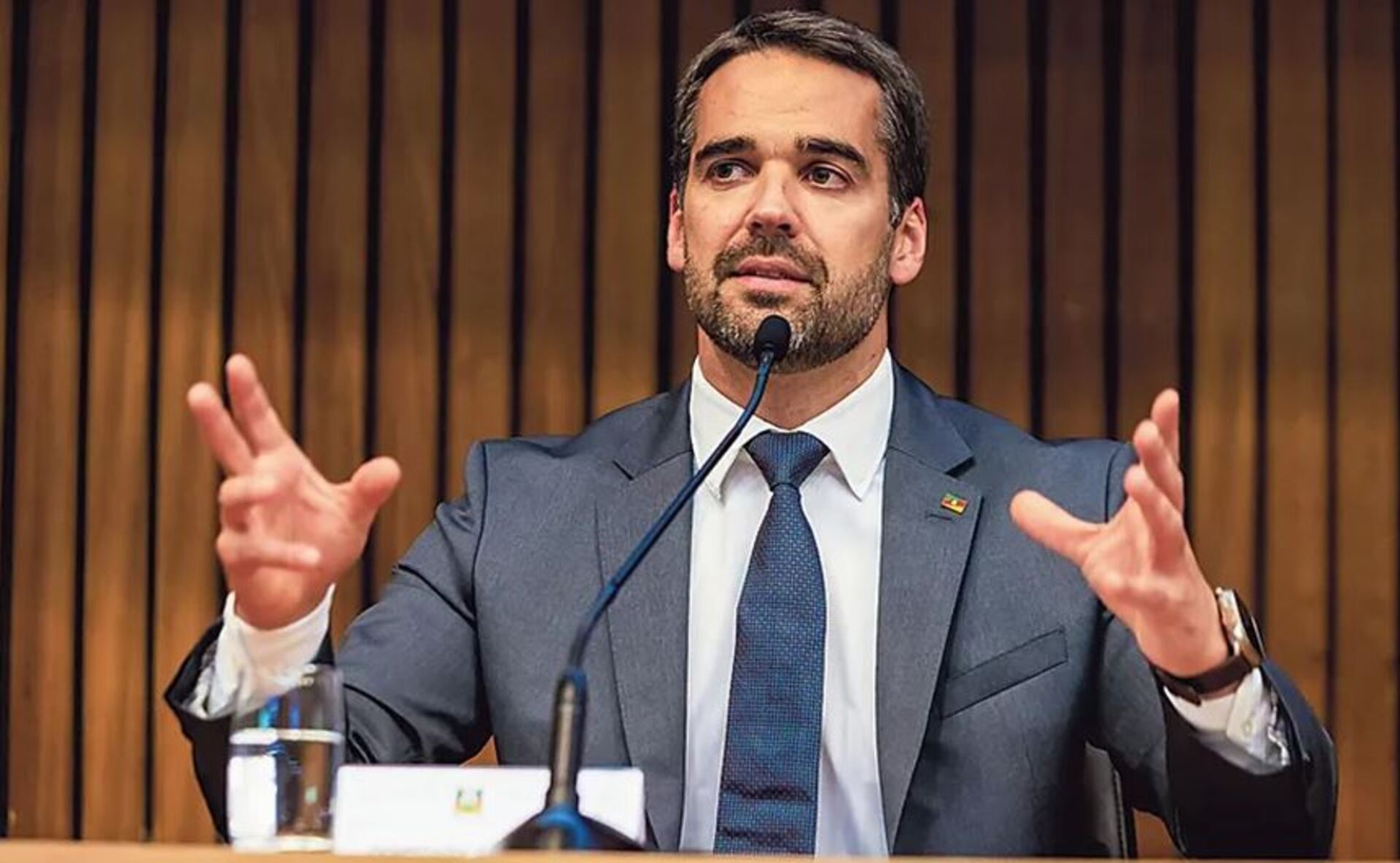 - O Governador do RS apresentou os dados de Secretaria da Fazenda.