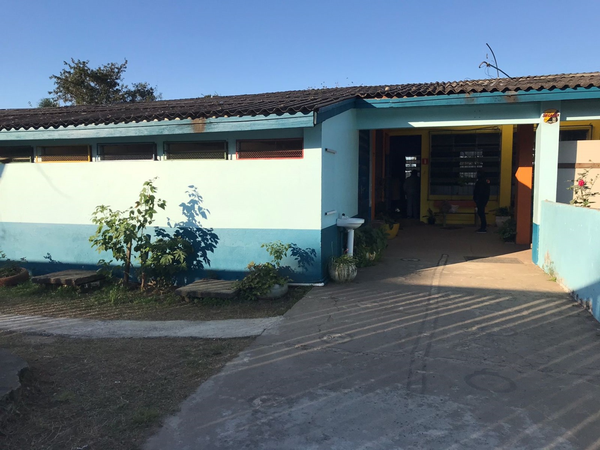 A escola fica no bairro Mascarenhas de Moraes.