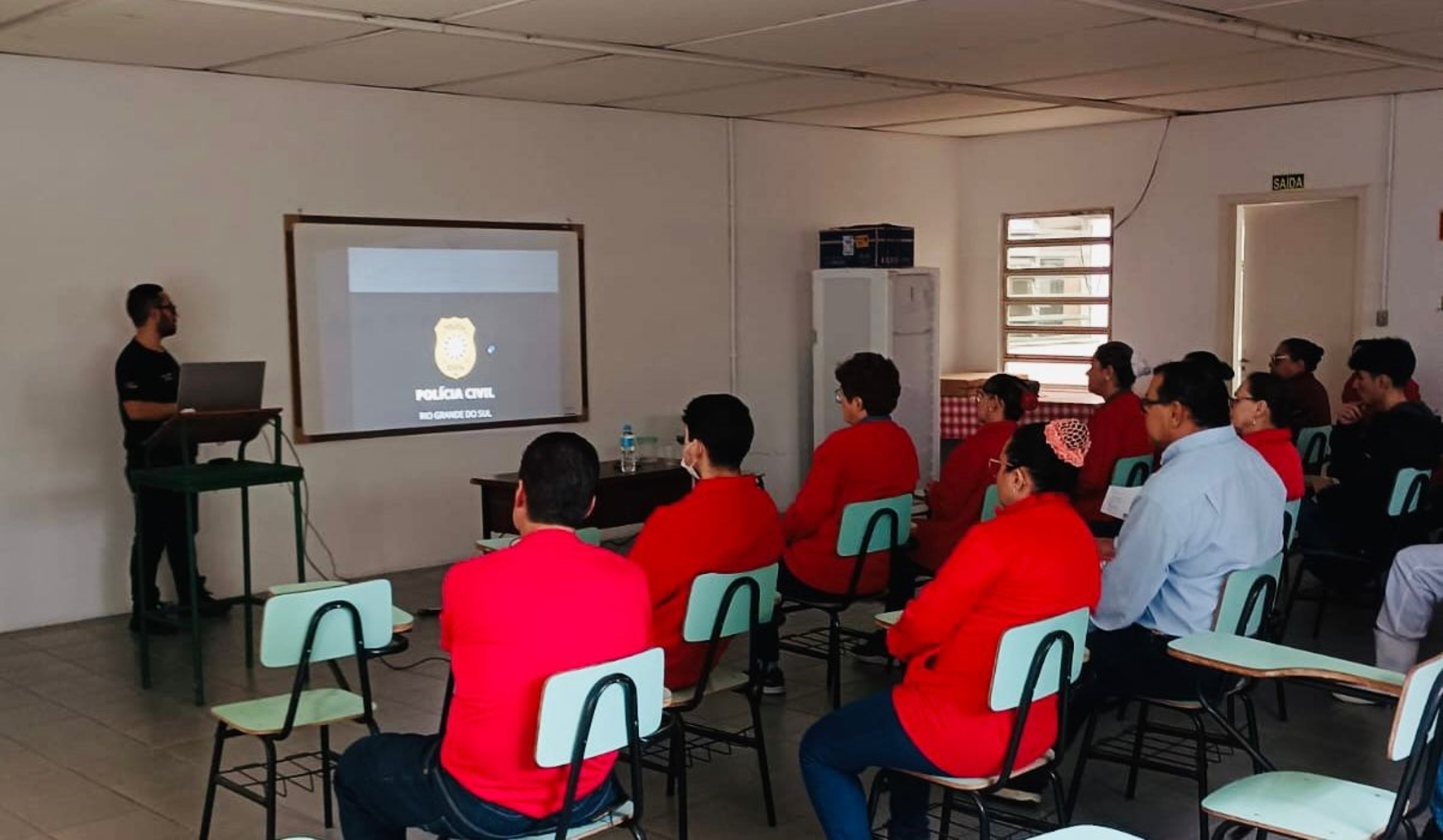 – As palestras são realizadas em empresas e escolas a convite das direções.