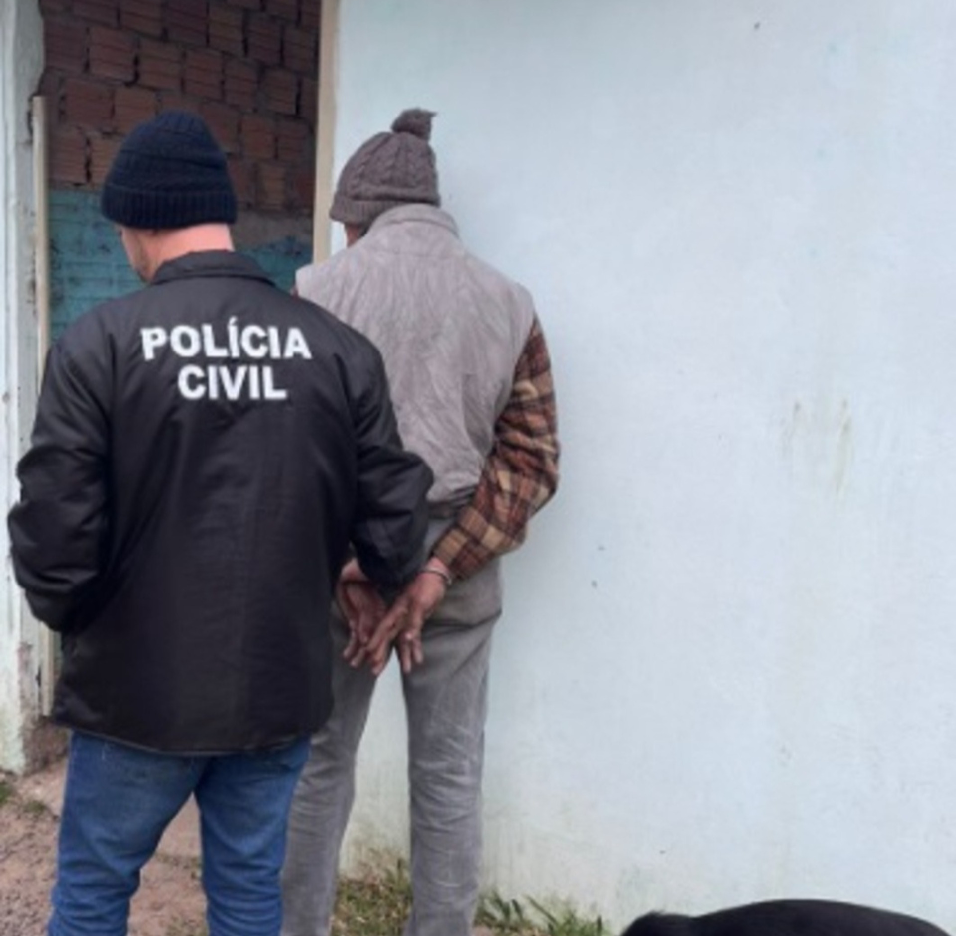 A suspeita é de que o investigado vem reiteradamente cometendo abusos sexuais
