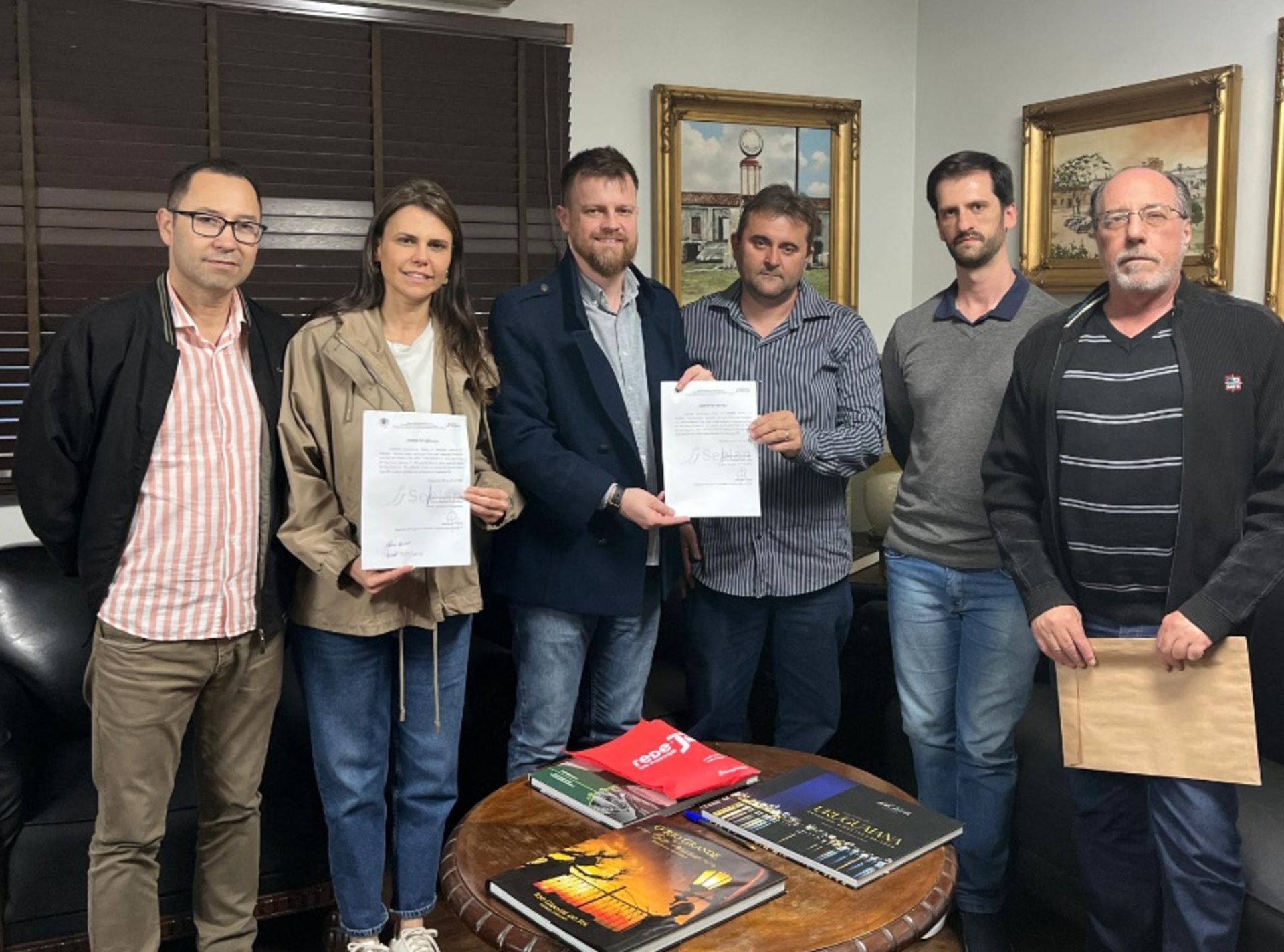 A ordem foi assinada no gabinete do prefeito Ronnie Mello
