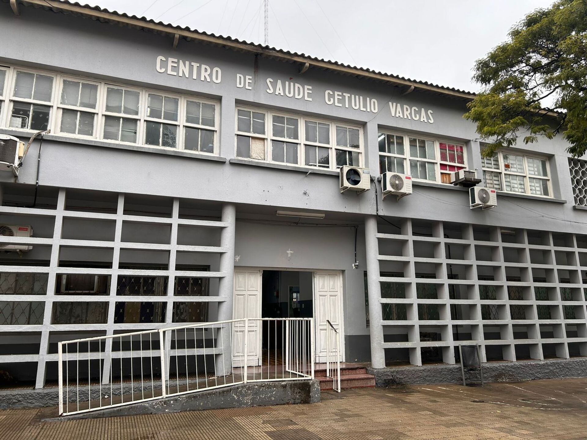 A vacina está disponível em todos os postos de saúde.