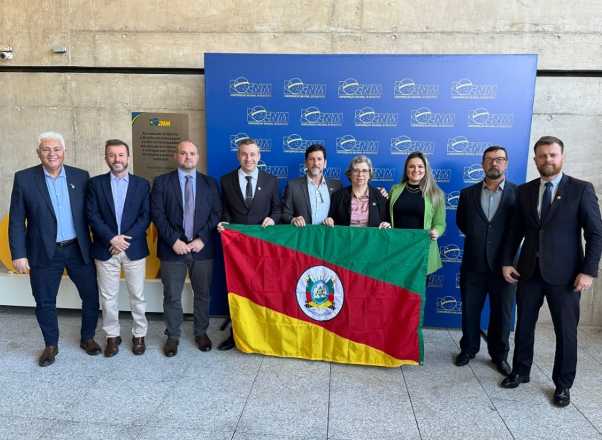 - Além do prefeito Ronnie, outros prefeitos da região participam do evento