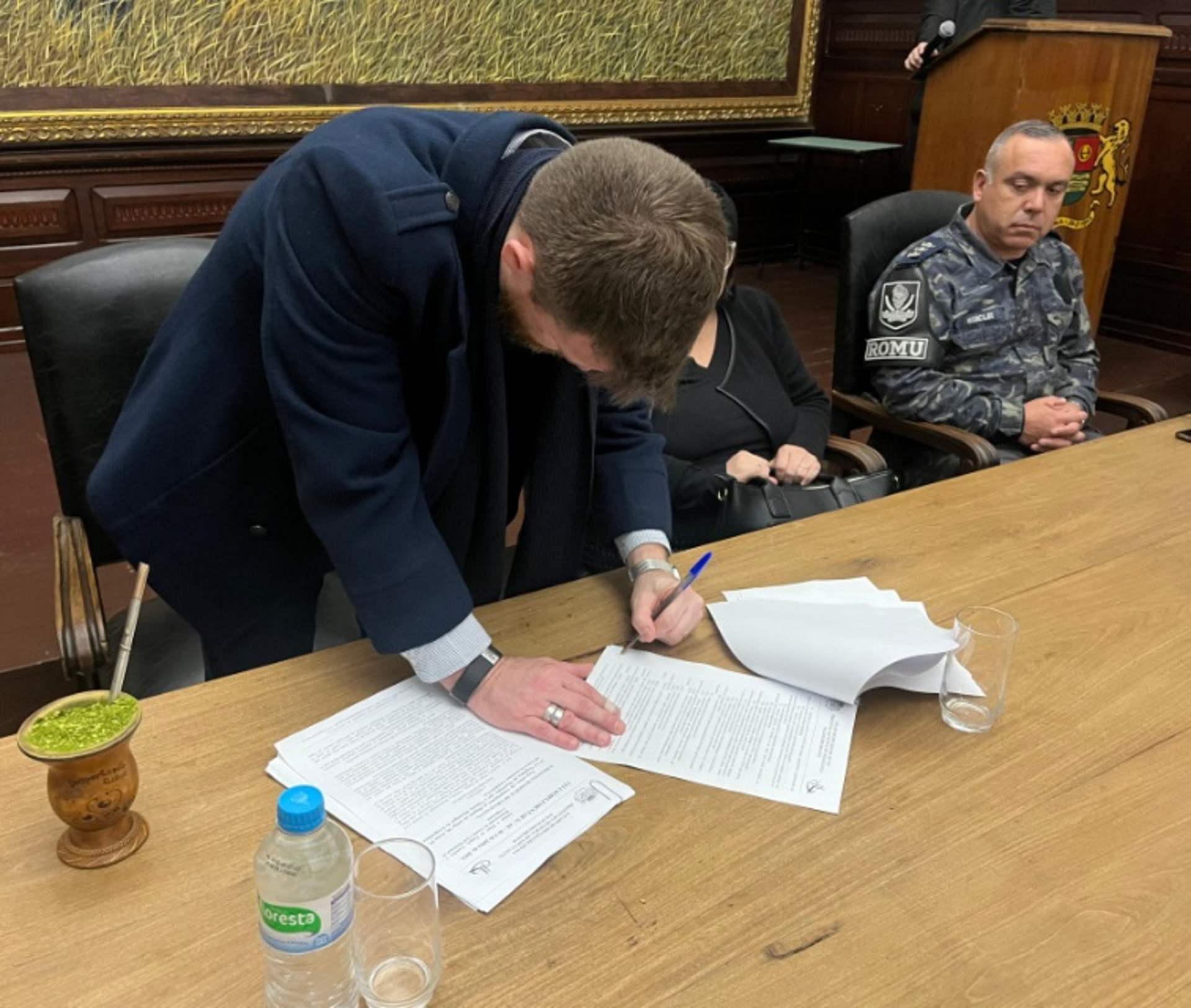 – A assinatura ocorreu durante evento no salão nobre da PMU