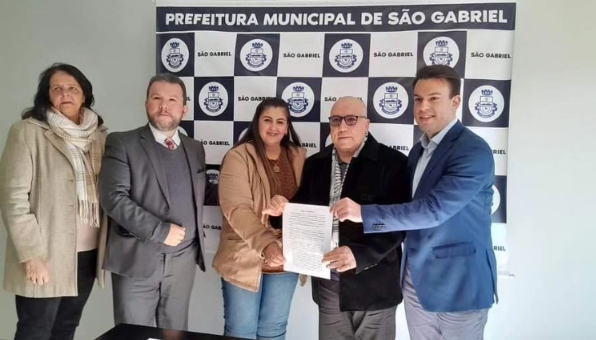 - O prefeito de São Gabriel esteve acompanhado de lideranças da região