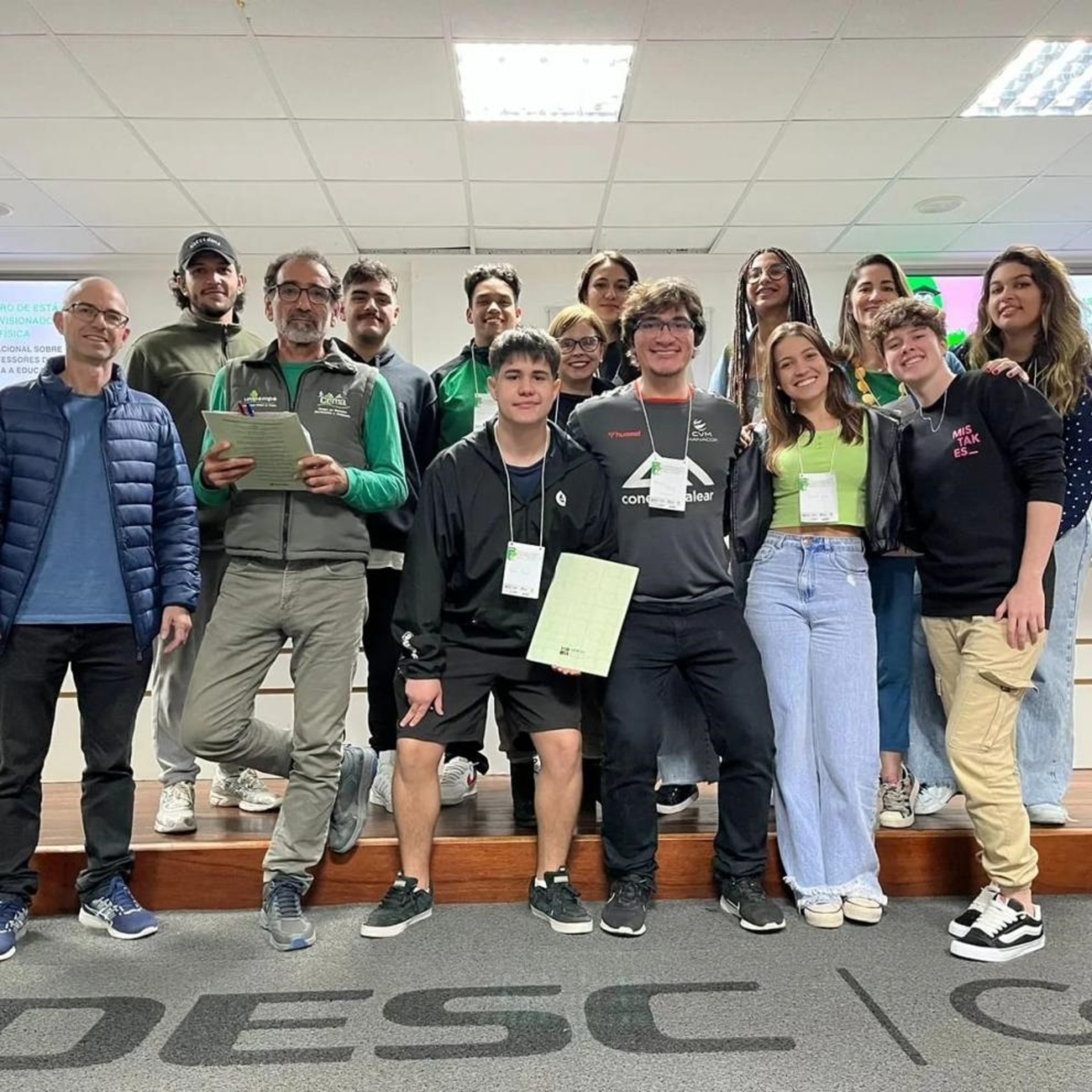 - Os estudantes apresentaram seus trabalhos na forma de pôsteres e comunicações orais.