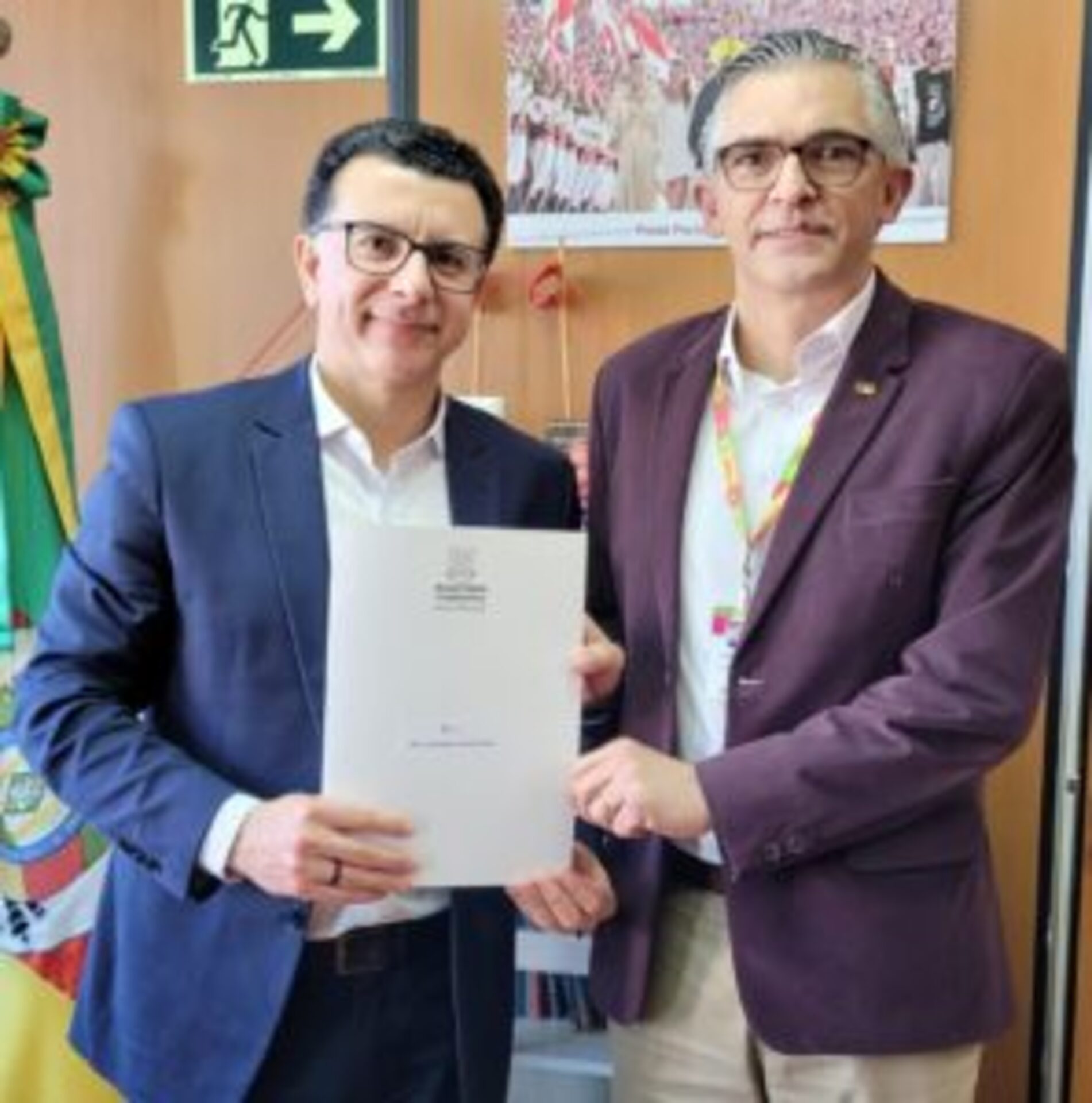 Secretário Luís Henrique Viana fez anúncio ao presidente da Subcomissão do Sistema Prisional da ALRS, deputado Jeferson Fernandes