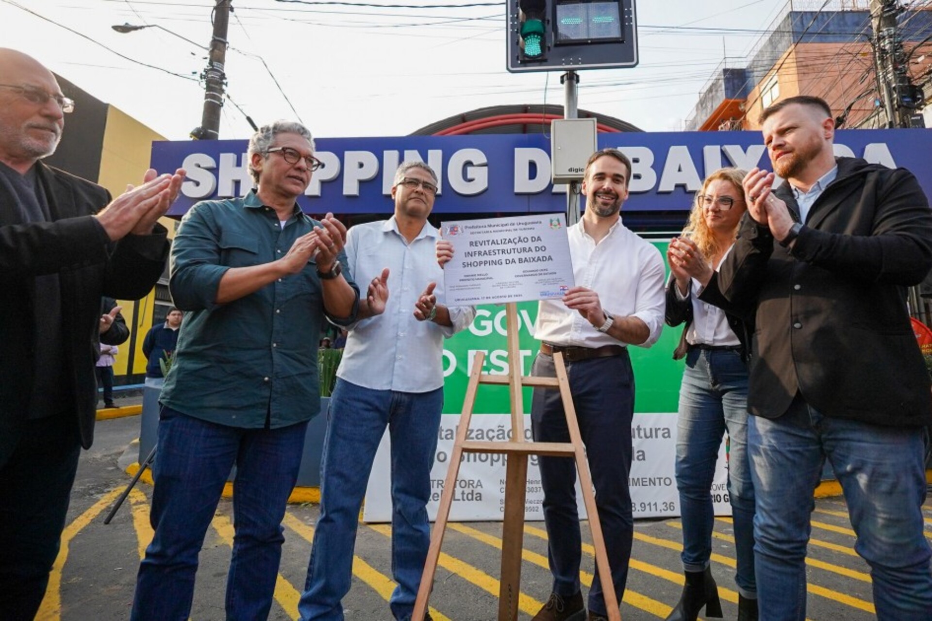 O governador visitou o camelódromo, onde inaugurou oficialmente as obras de revitalização