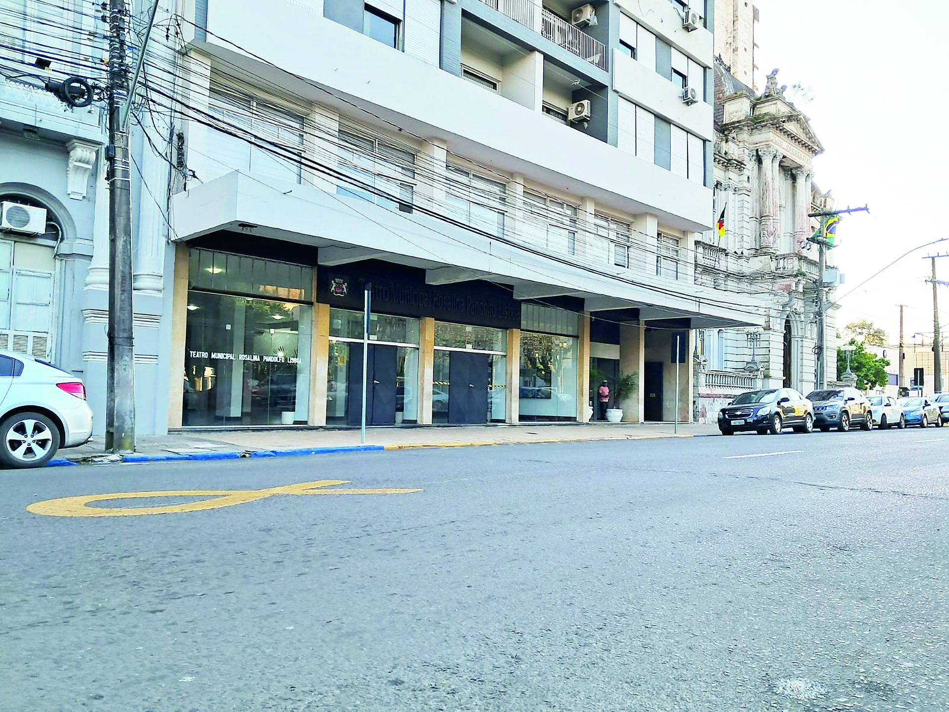 O evento ocorre no Teatro Municipal
